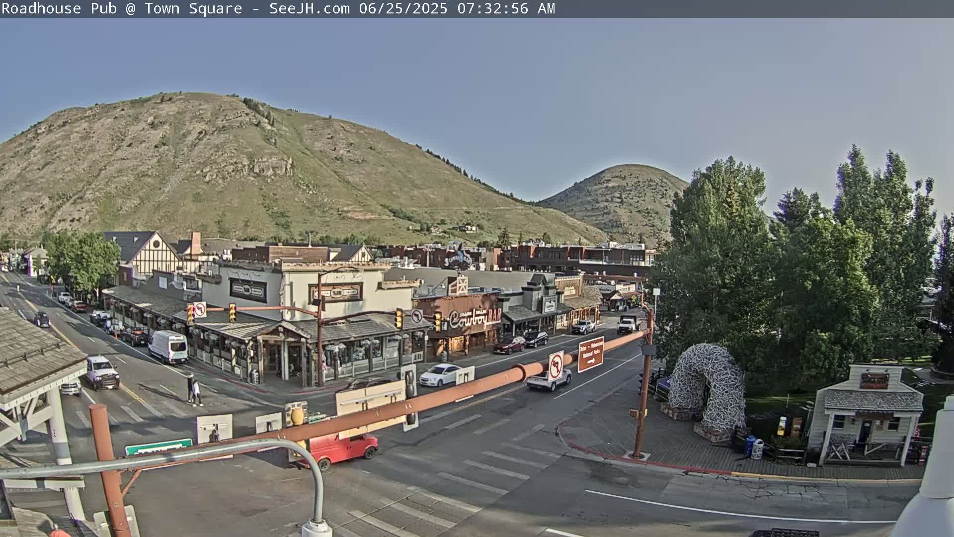 Jackson Hole, Jackson Town Intersection West View Live Cam - Jackson, Teton, Wyoming, USA