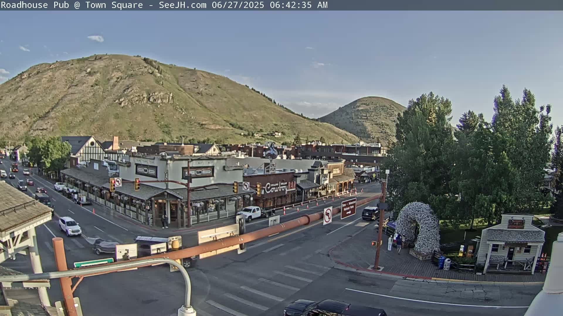 Jackson Hole, Jackson Town Intersection West View Live Cam - Jackson, Teton, Wyoming, USA