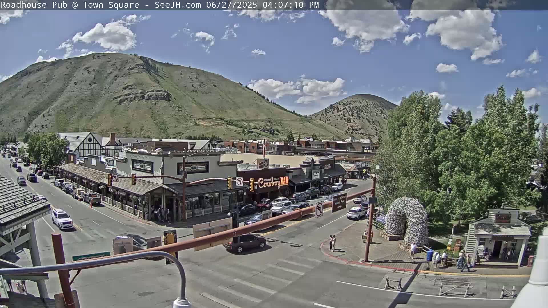 Jackson Hole, Jackson Town Intersection West View Live Cam - Jackson, Teton, Wyoming, USA
