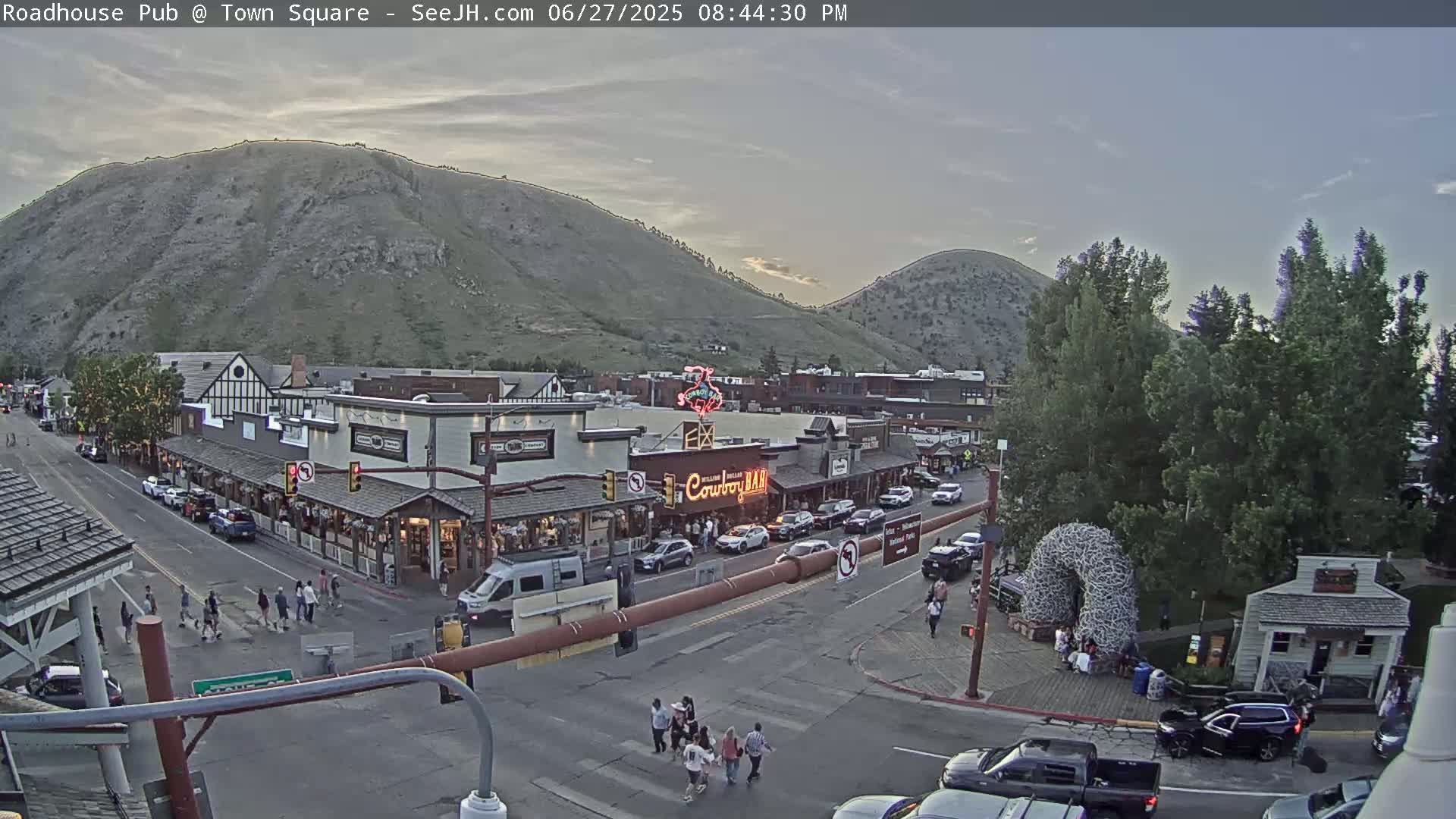 Jackson Hole, Jackson Town Intersection West View Live Cam - Jackson, Teton, Wyoming, USA