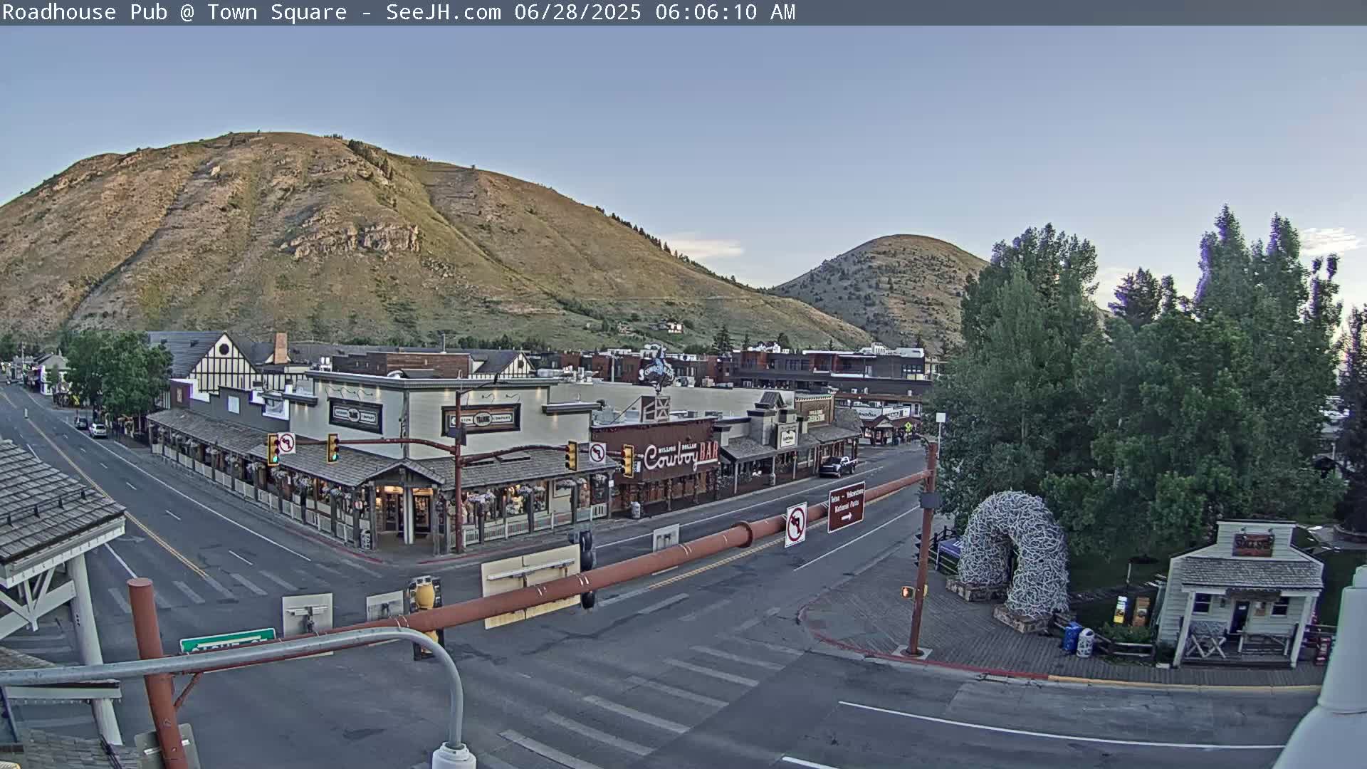 Jackson Hole, Jackson Town Intersection West View Live Cam - Jackson, Teton, Wyoming, USA