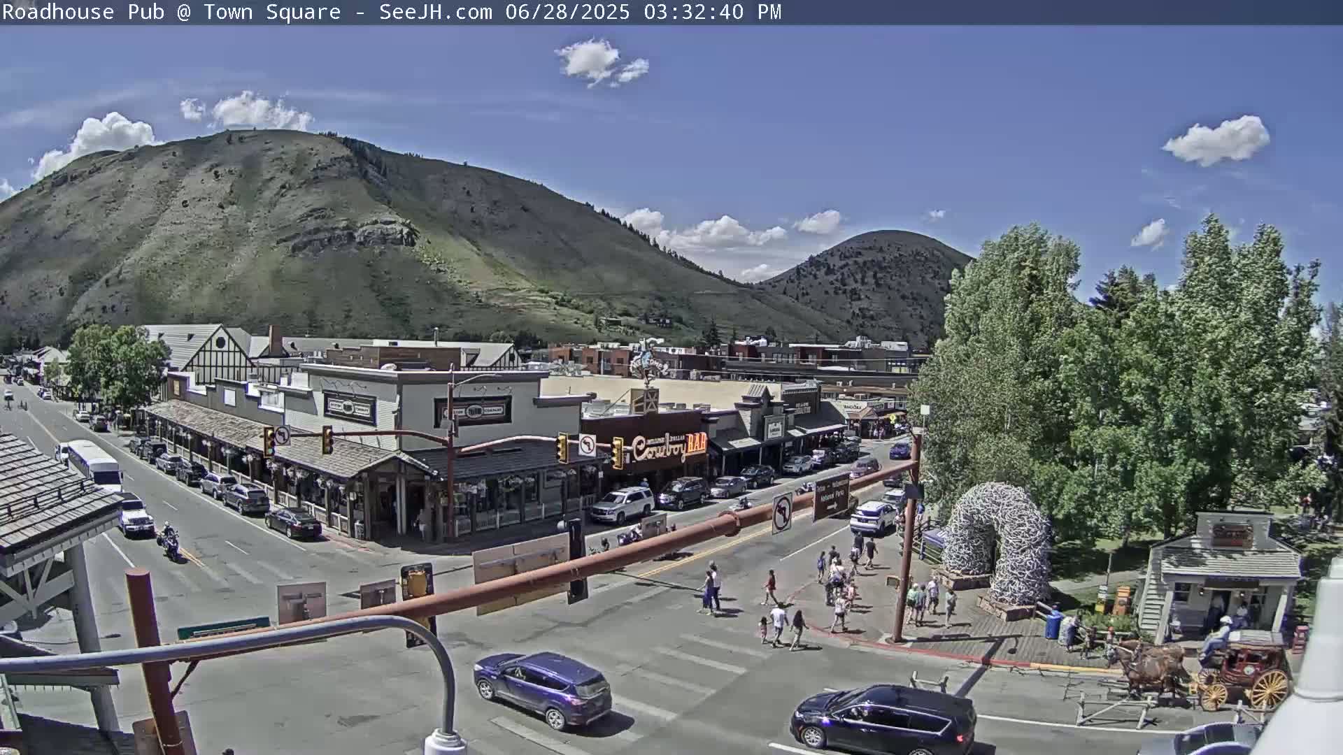 Jackson Hole, Jackson Town Intersection West View Live Cam - Jackson, Teton, Wyoming, USA