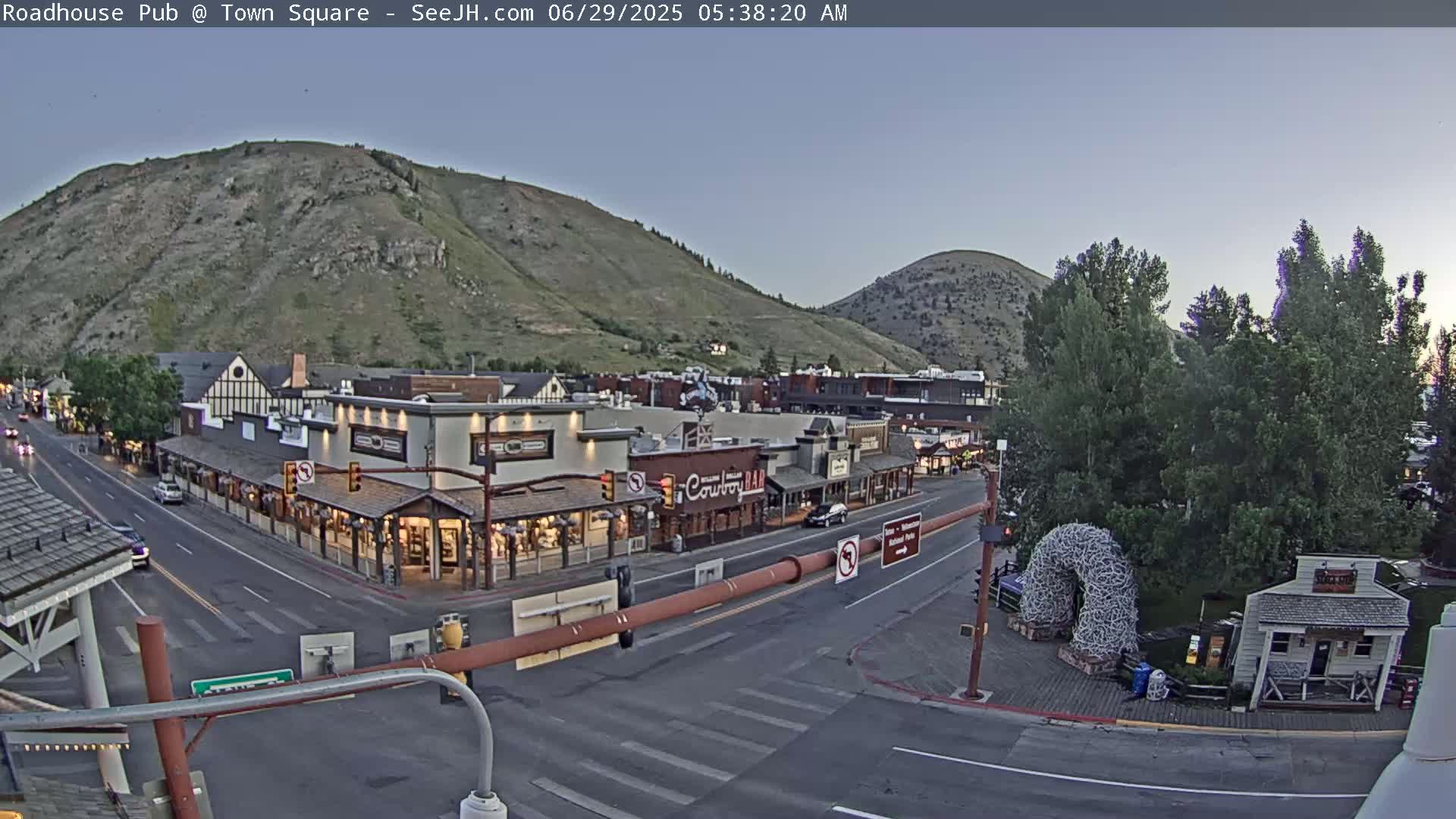 Jackson Hole, Jackson Town Intersection West View Live Cam - Jackson, Teton, Wyoming, USA