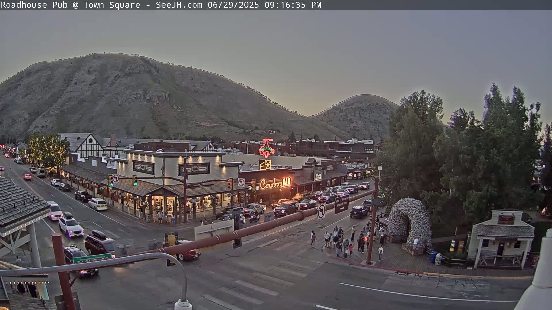 Jackson Hole, Jackson Town Intersection West View Live Cam - Jackson, Teton, Wyoming, USA