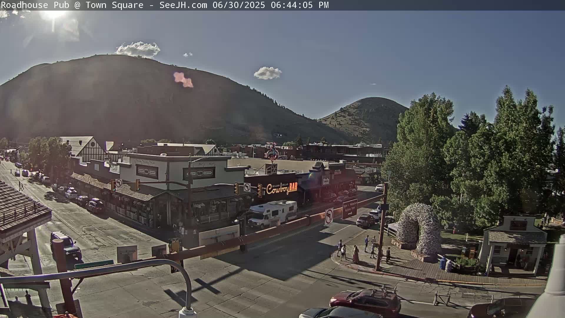 Jackson Hole, Jackson Town Intersection West View Live Cam - Jackson, Teton, Wyoming, USA