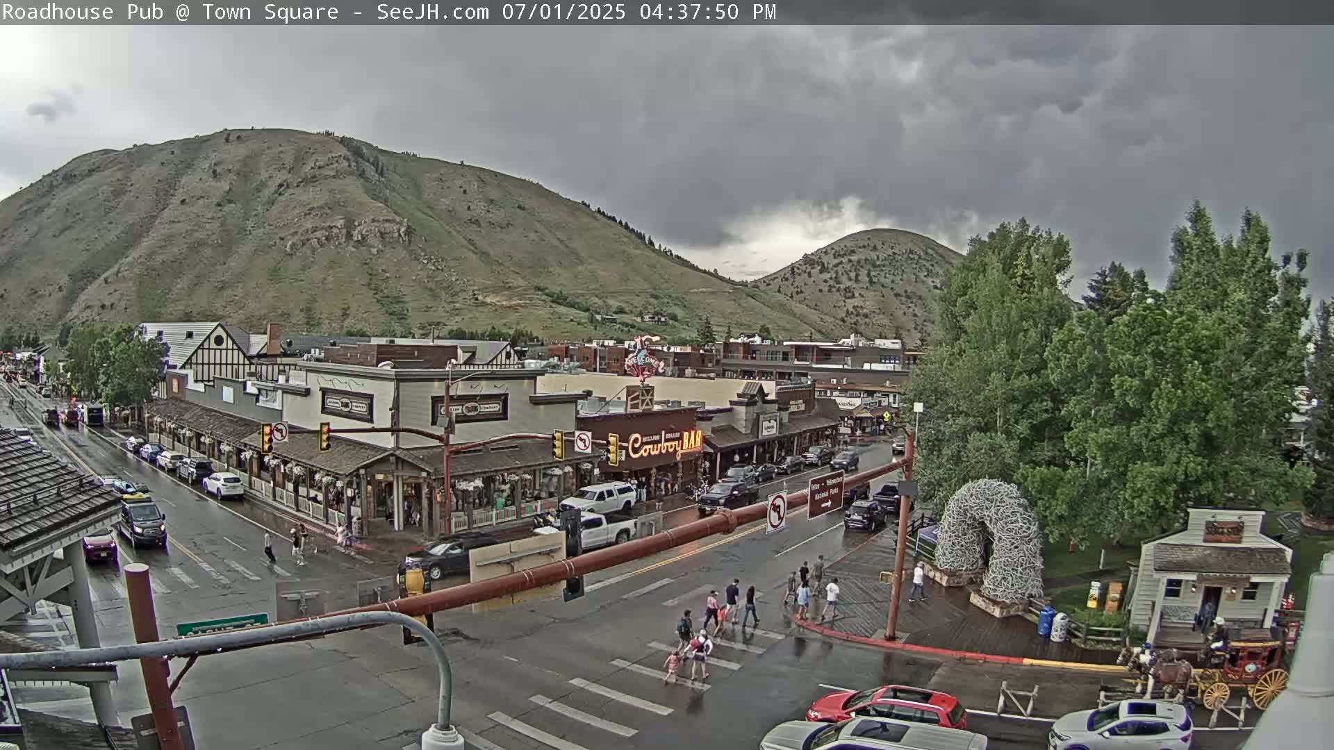 Jackson Hole, Jackson Town Intersection West View Live Cam - Jackson, Teton, Wyoming, USA