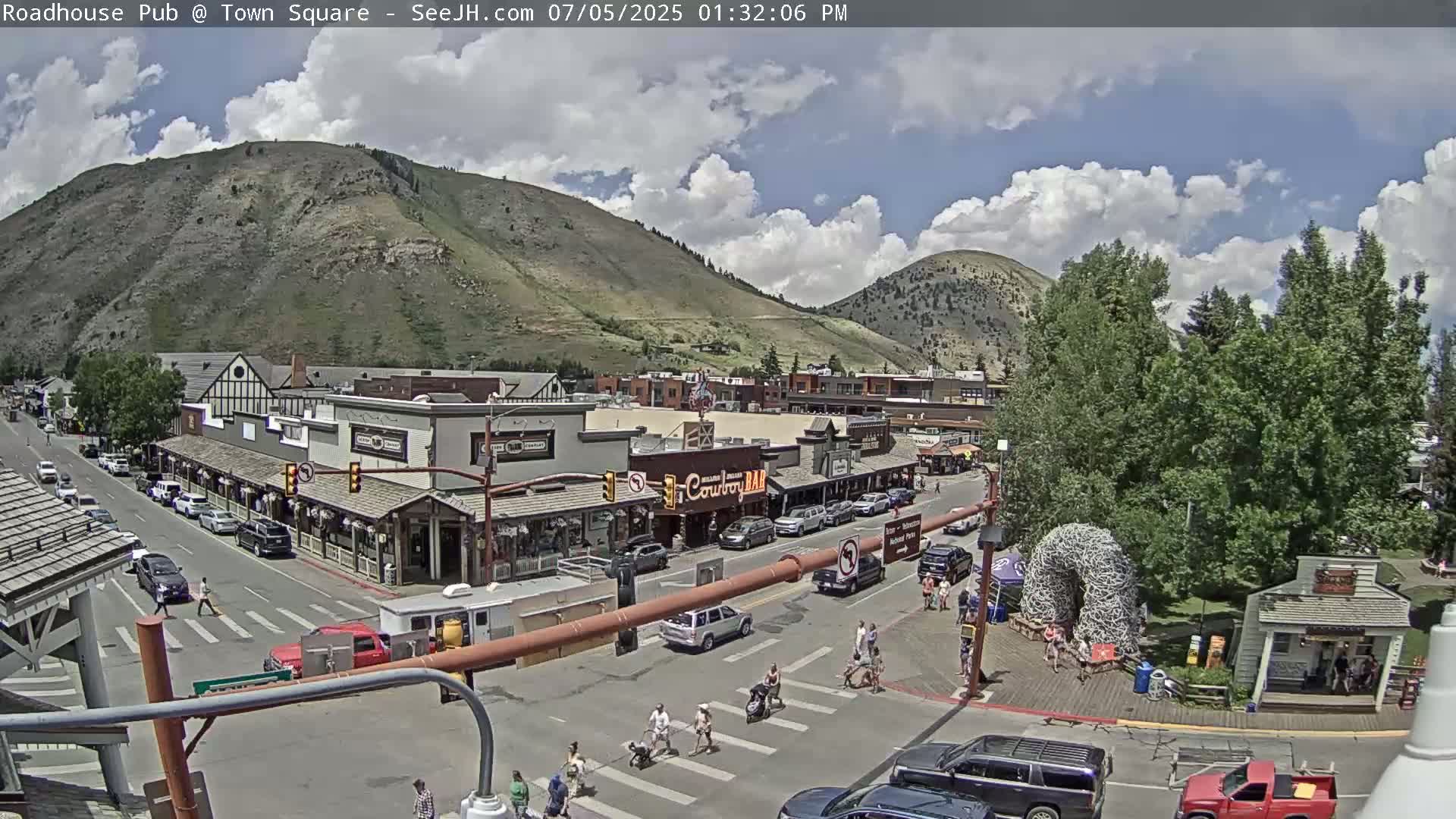 Jackson Hole, Jackson Town Intersection West View Live Cam - Jackson, Teton, Wyoming, USA