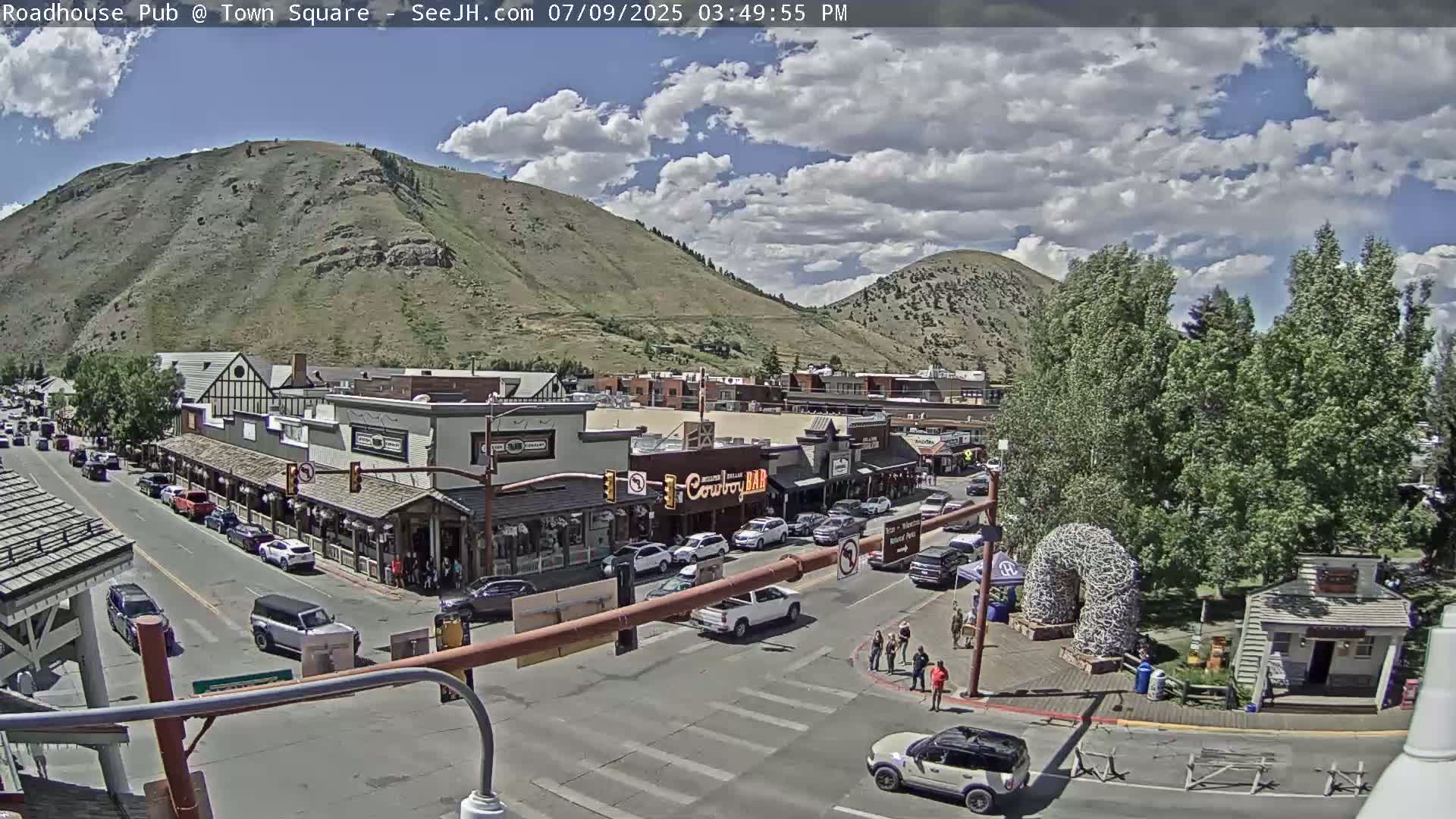 Jackson Hole, Jackson Town Intersection West View Live Cam - Jackson, Teton, Wyoming, USA
