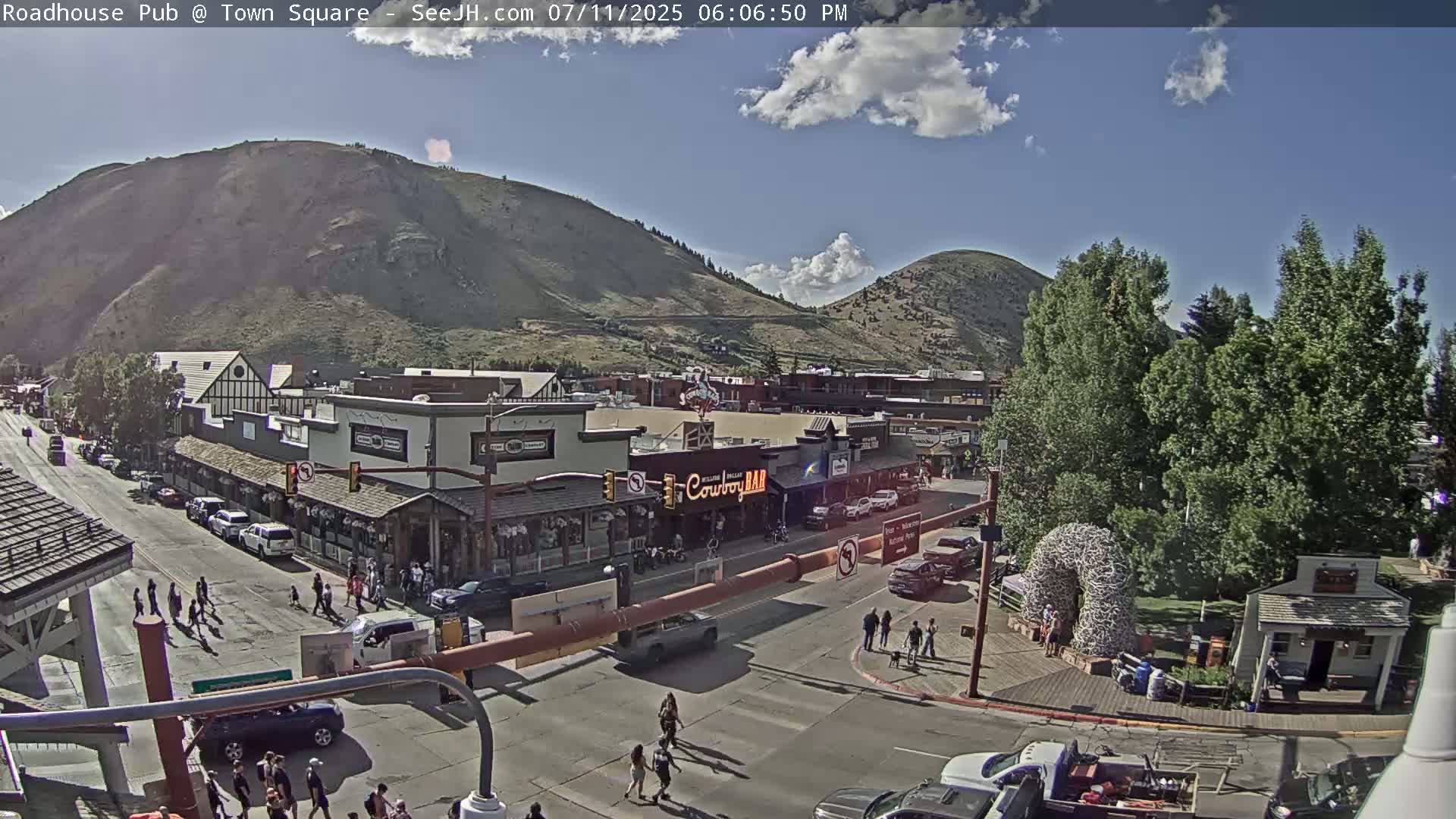 Jackson Hole, Jackson Town Intersection West View Live Cam - Jackson, Teton, Wyoming, USA