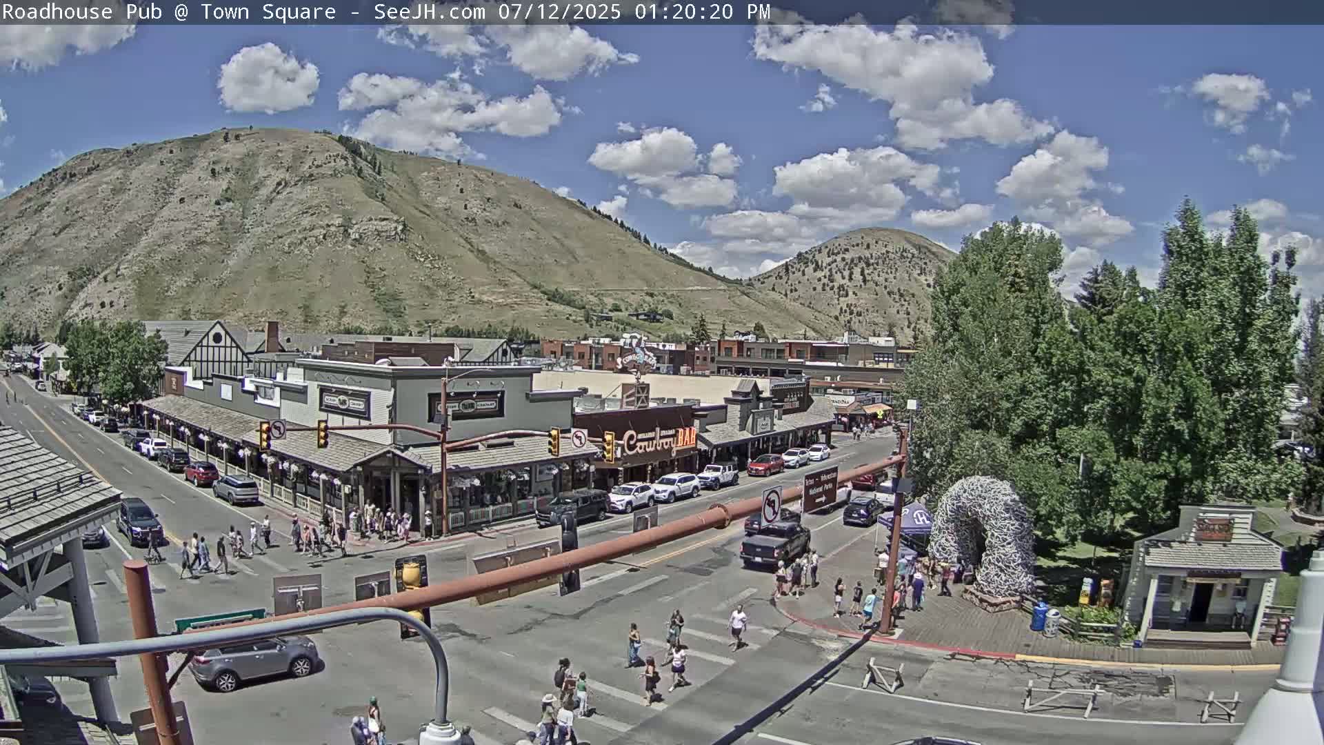Jackson Hole, Jackson Town Intersection West View Live Cam - Jackson, Teton, Wyoming, USA