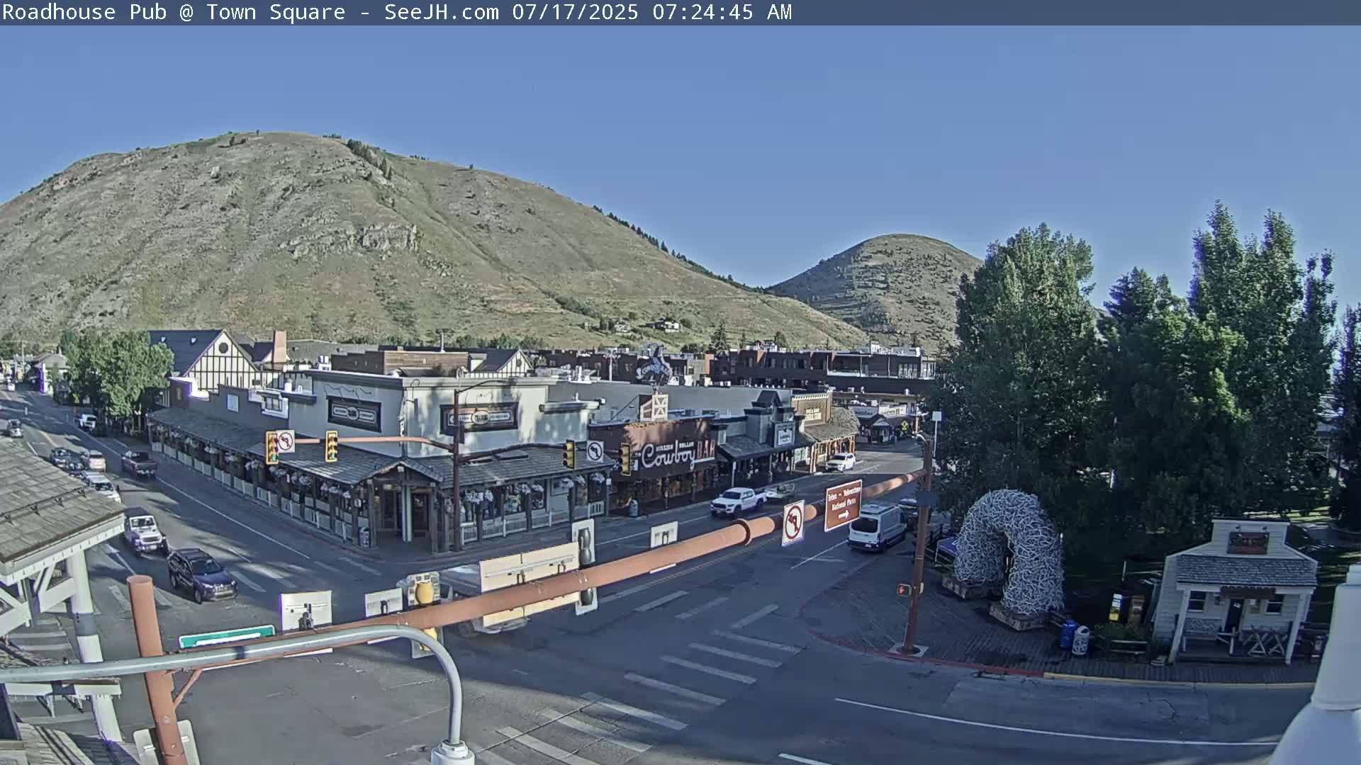 Jackson Hole, Jackson Town Intersection West View Live Cam - Jackson, Teton, Wyoming, USA
