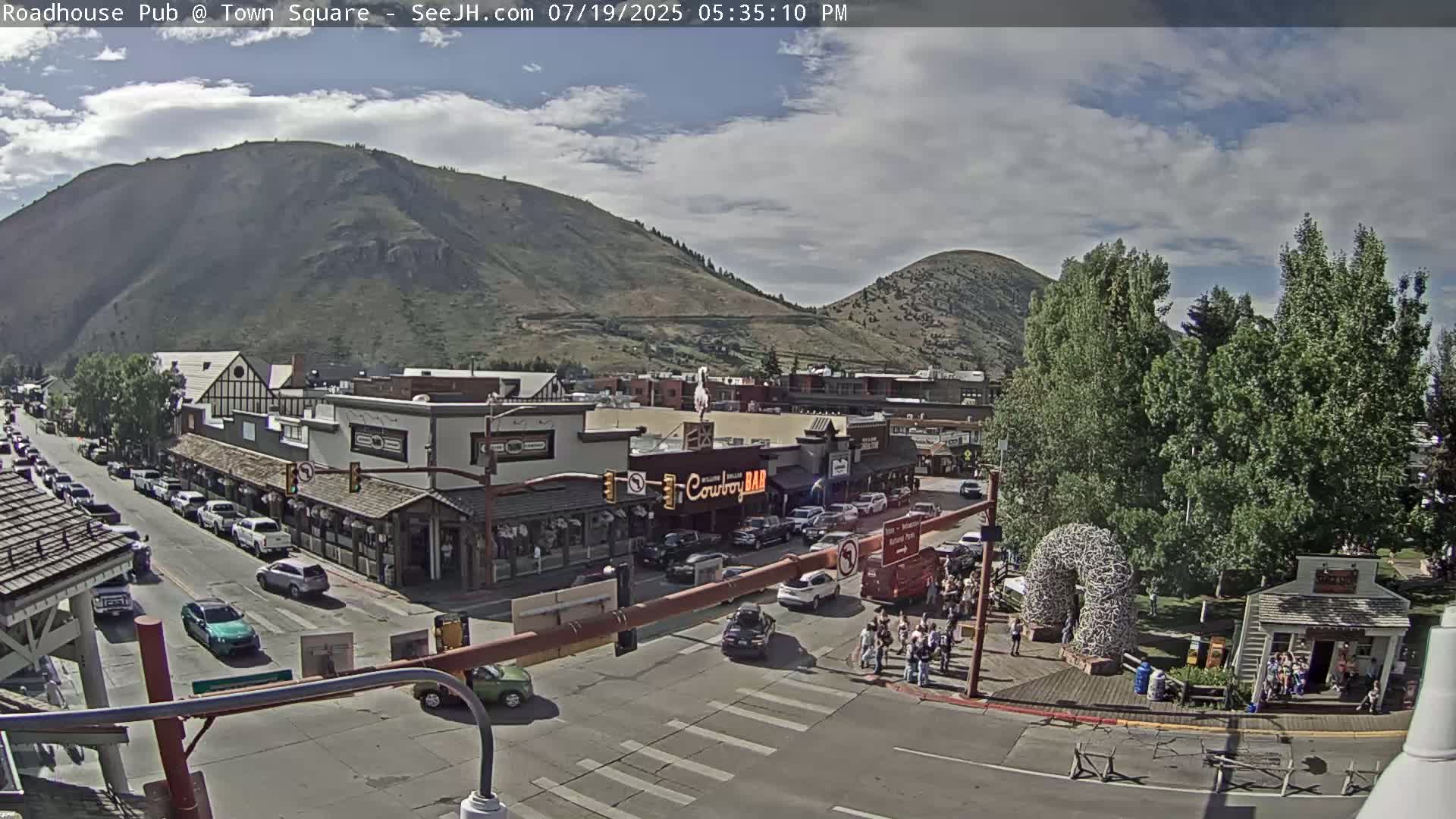 Jackson Hole, Jackson Town Intersection West View Live Cam - Jackson, Teton, Wyoming, USA