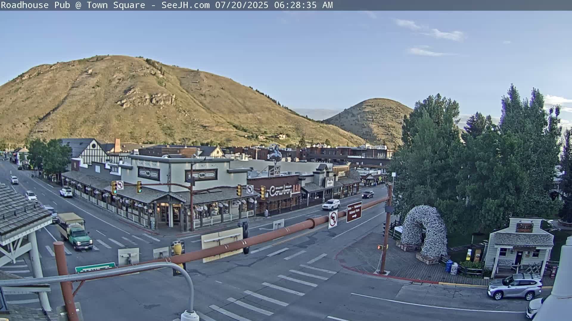 Jackson Hole, Jackson Town Intersection West View Live Cam - Jackson, Teton, Wyoming, USA