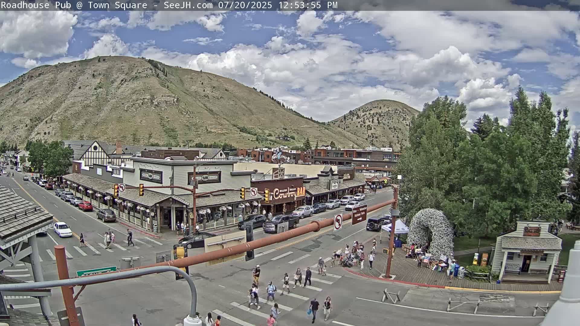 Jackson Hole, Jackson Town Intersection West View Live Cam - Jackson, Teton, Wyoming, USA
