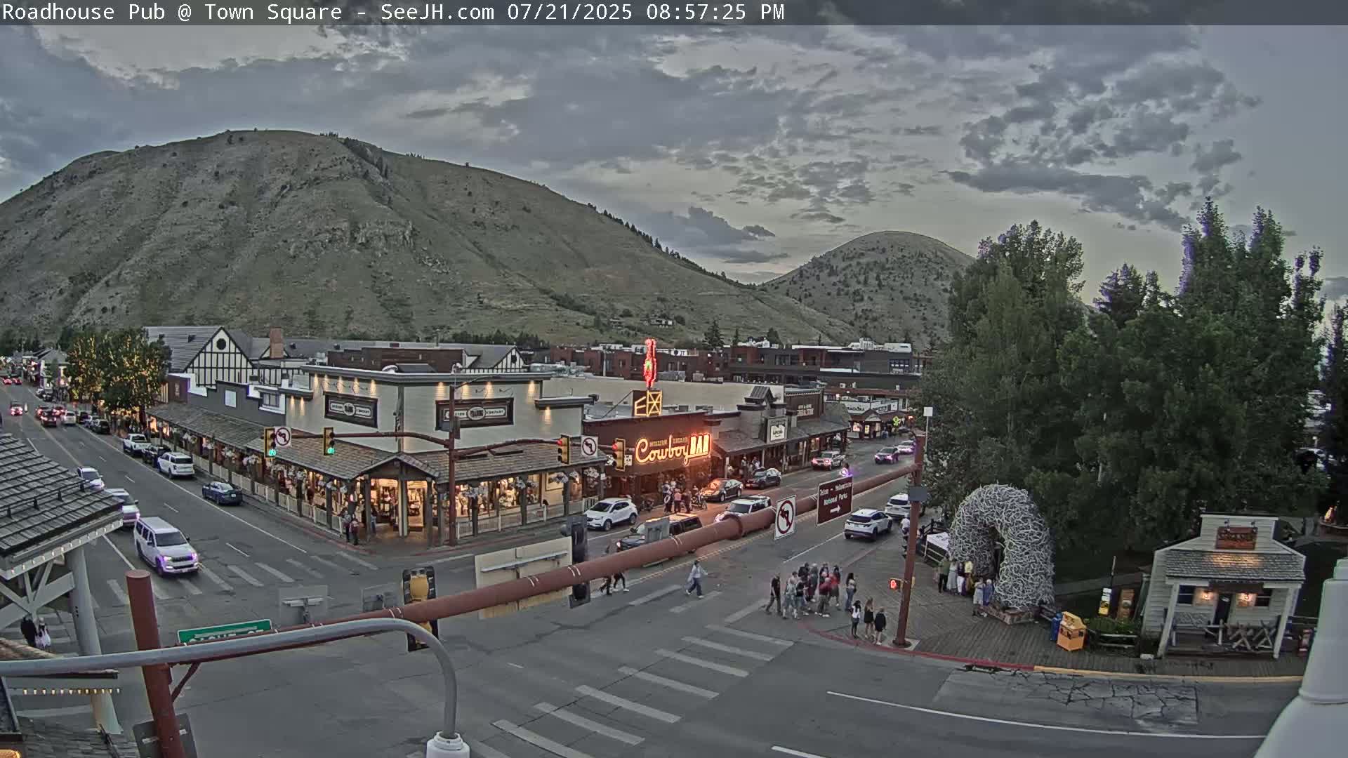 Jackson Hole, Jackson Town Intersection West View Live Cam - Jackson, Teton, Wyoming, USA