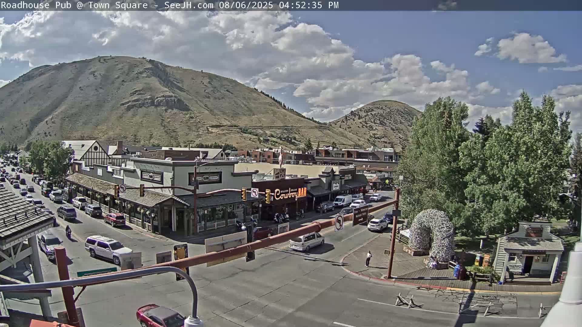 Jackson Hole, Jackson Town Intersection West View Live Cam - Jackson, Teton, Wyoming, USA