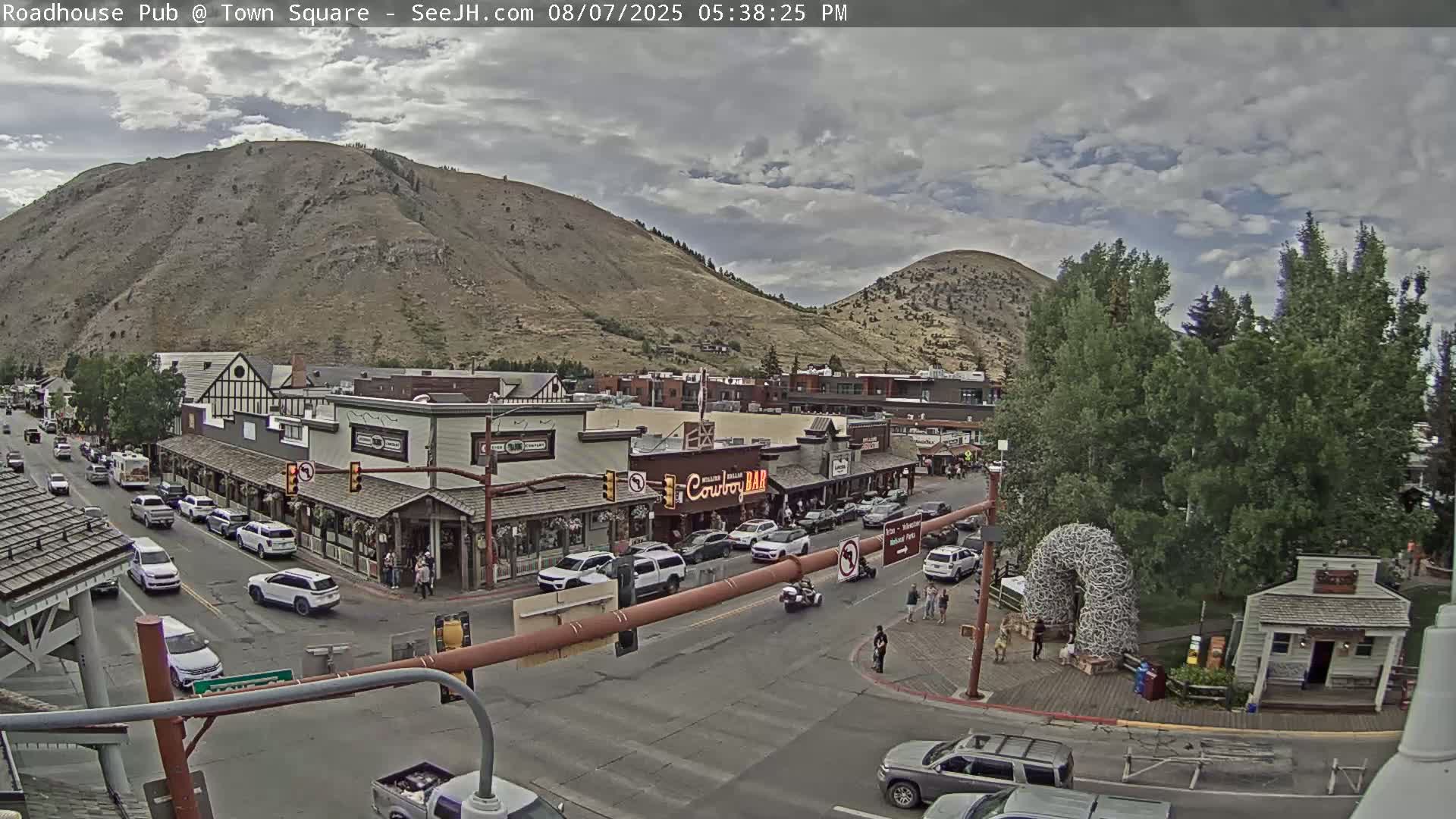 Jackson Hole, Jackson Town Intersection West View Live Cam - Jackson, Teton, Wyoming, USA