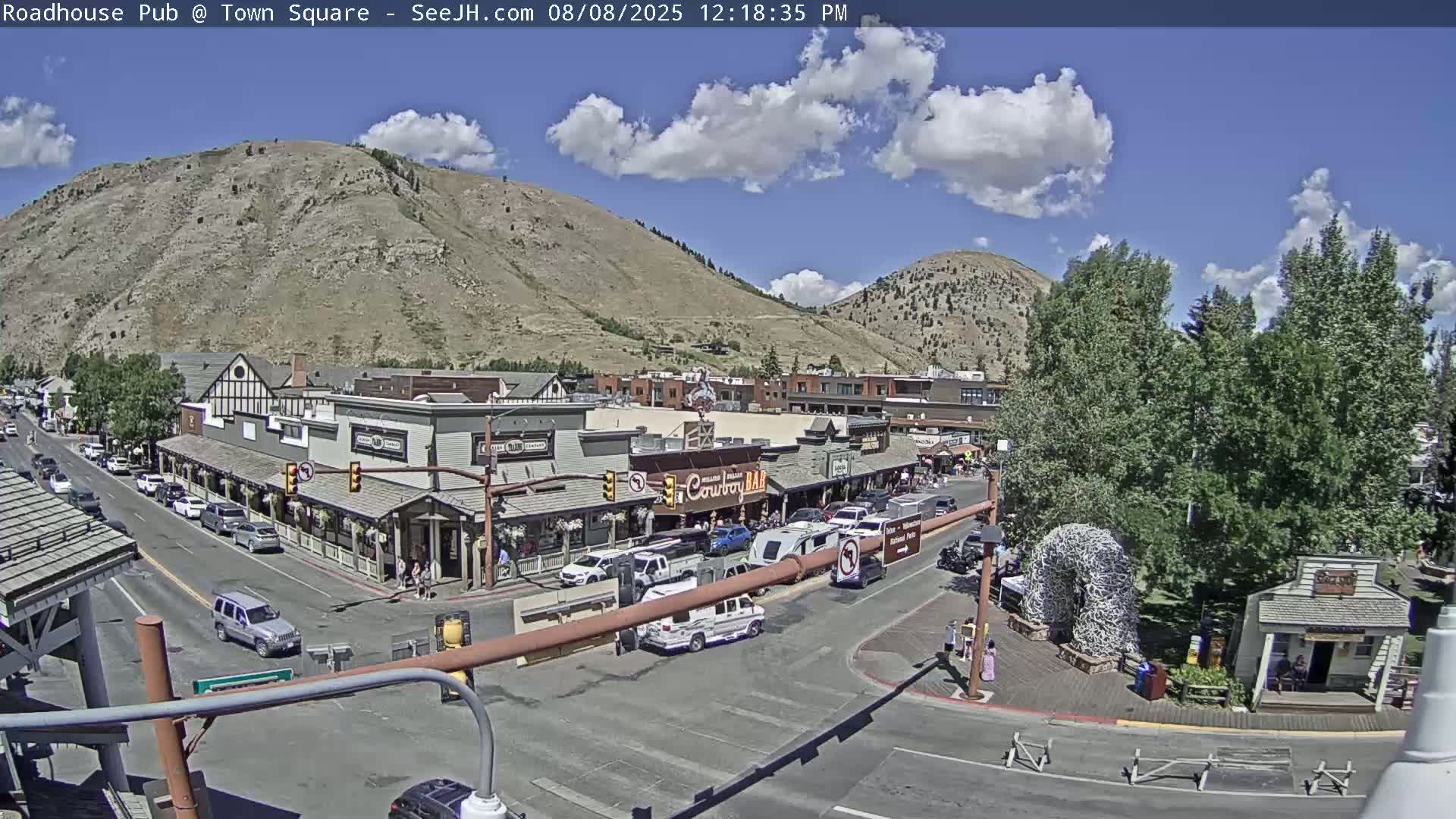 Jackson Hole, Jackson Town Intersection West View Live Cam - Jackson, Teton, Wyoming, USA