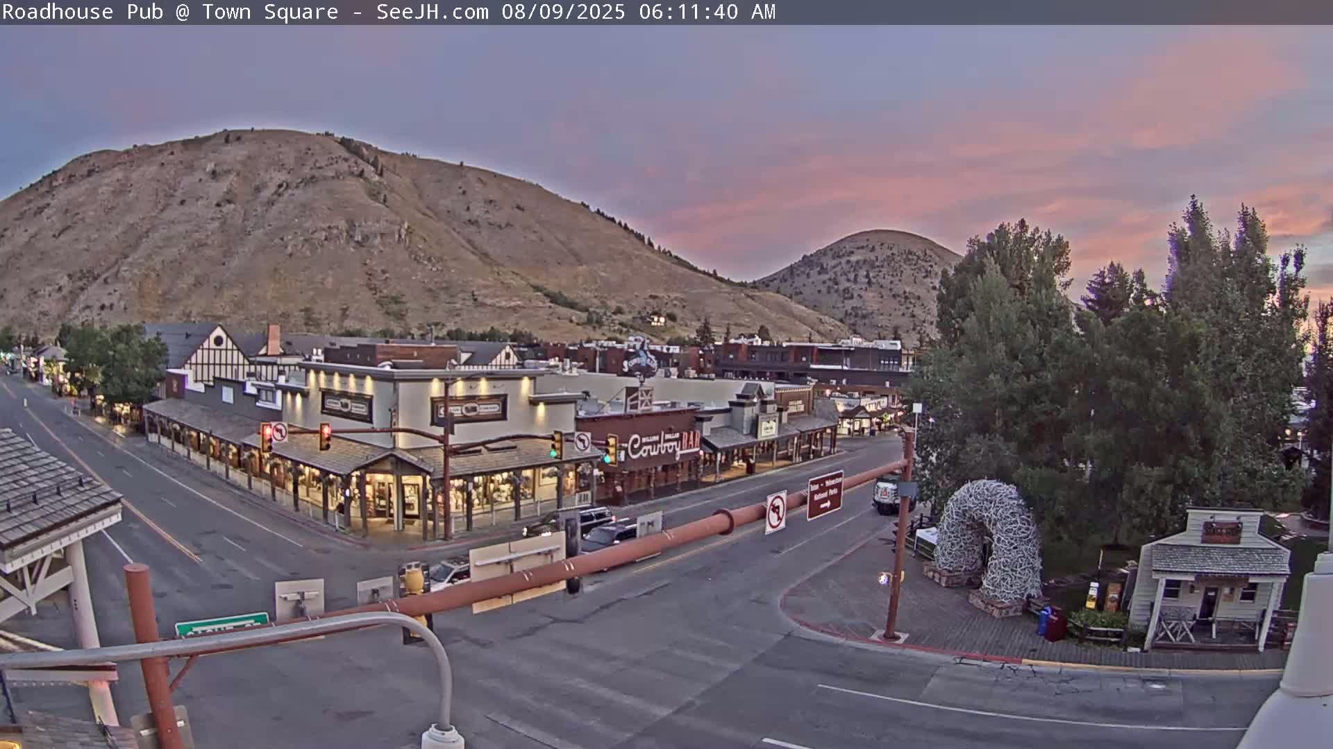 Jackson Hole, Jackson Town Intersection West View Live Cam - Jackson, Teton, Wyoming, USA