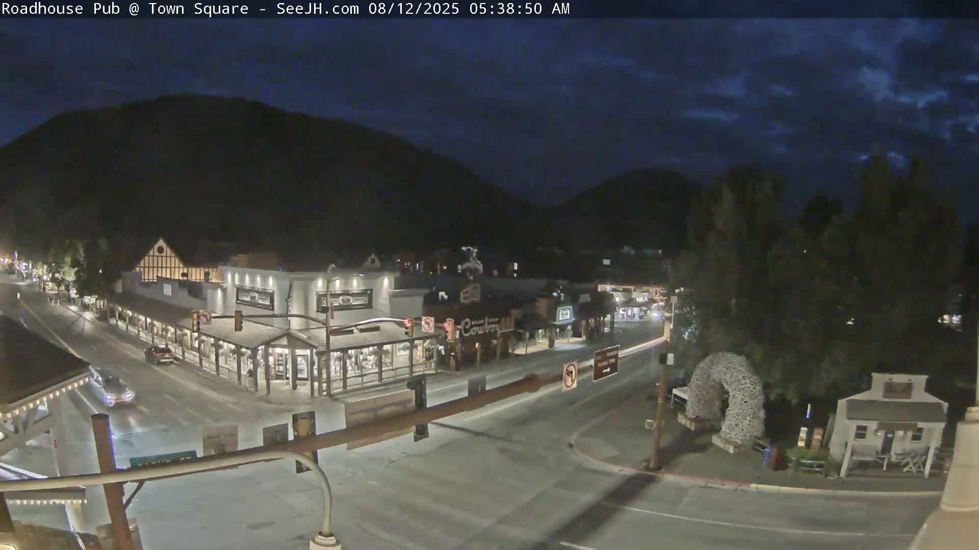 Jackson Hole, Jackson Town Intersection West View Live Cam - Jackson, Teton, Wyoming, USA