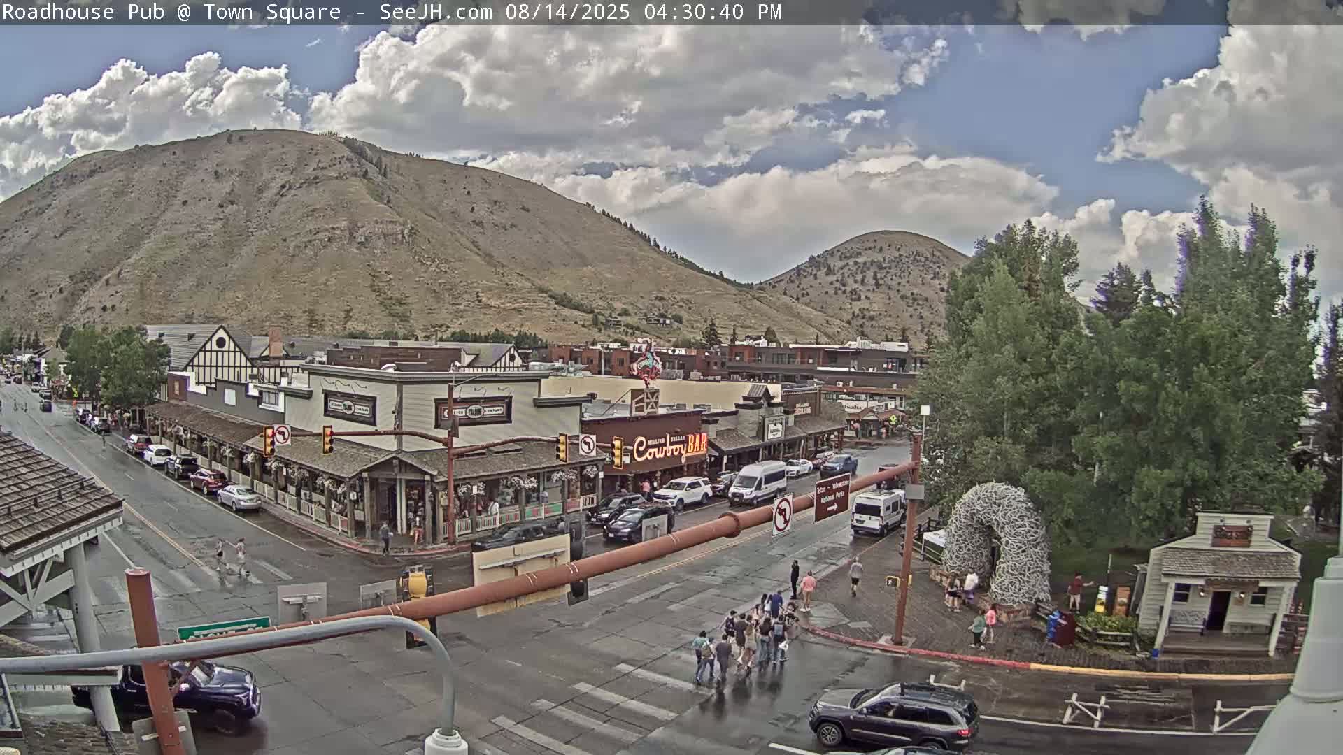 Jackson Hole, Jackson Town Intersection West View Live Cam - Jackson, Teton, Wyoming, USA