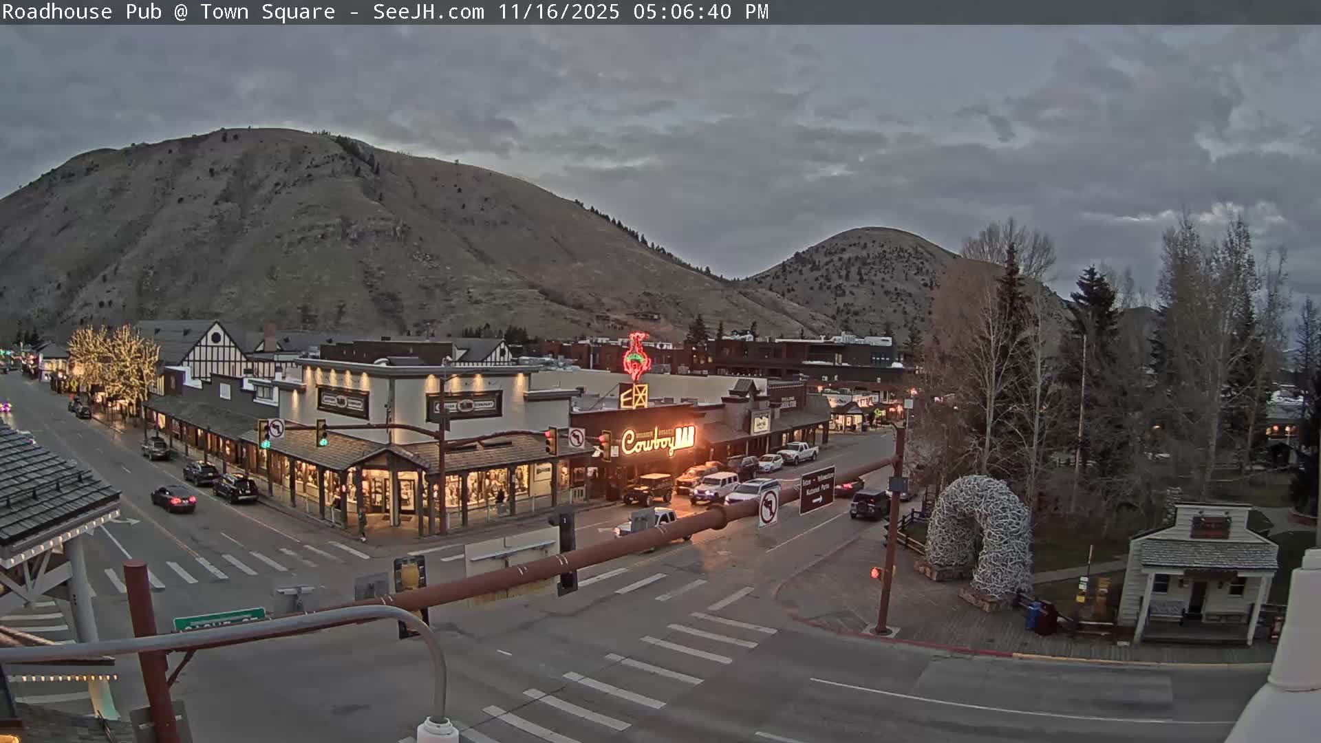 Jackson Hole, Jackson Town Intersection West View Live Cam - Jackson, Teton, Wyoming, USA