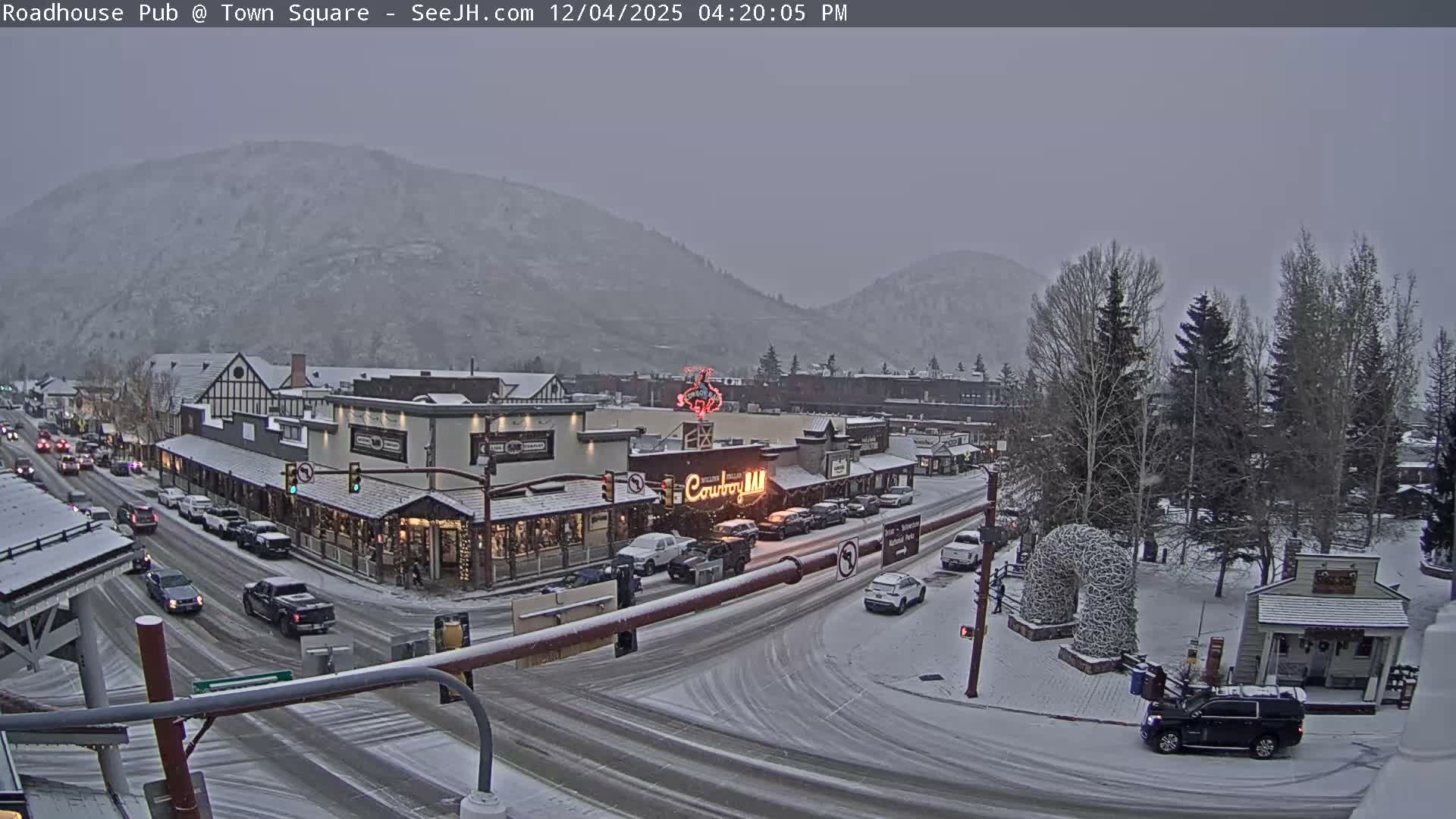 Jackson Hole, Jackson Town Intersection West View Live Cam - Jackson, Teton, Wyoming, USA