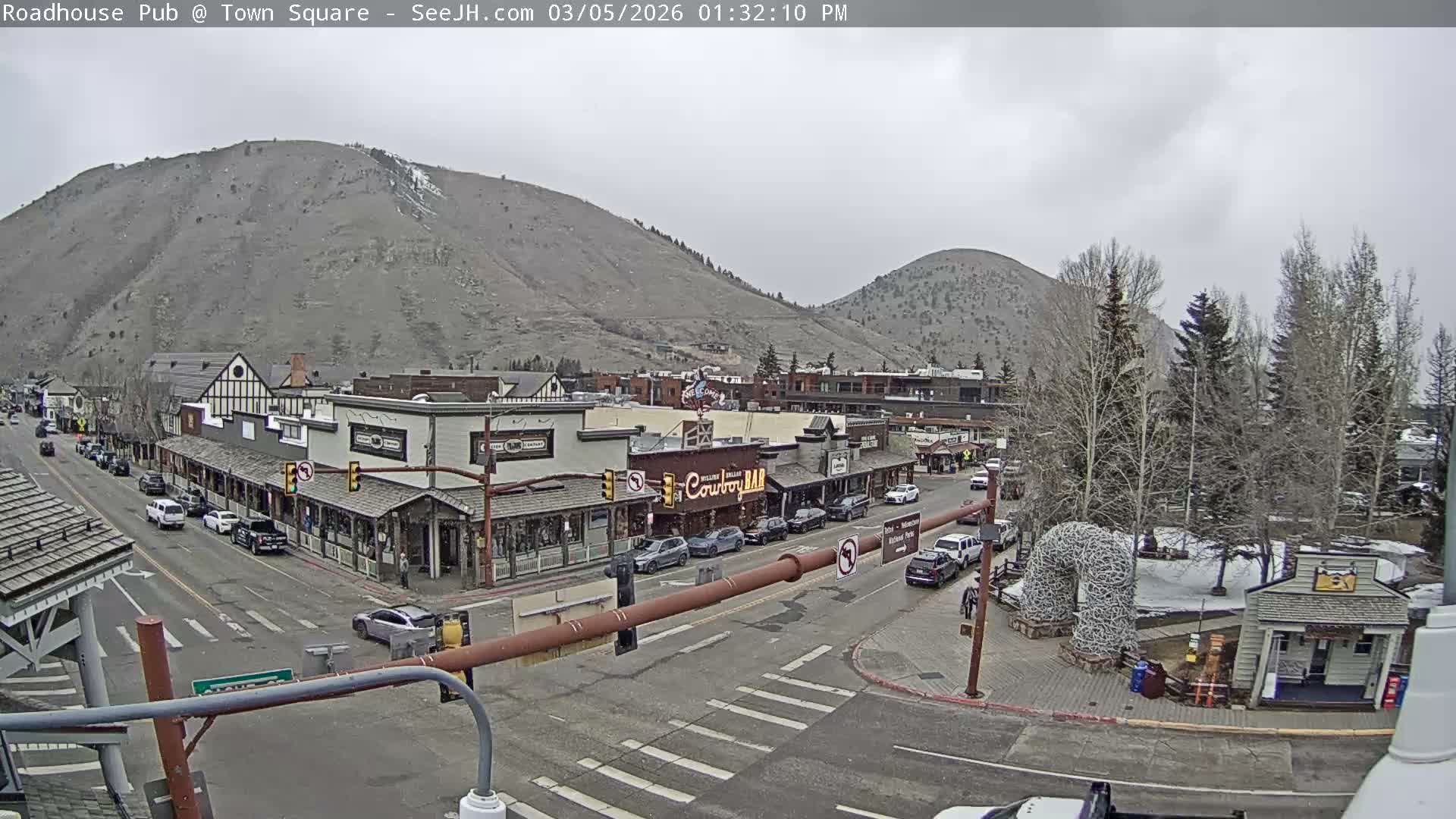 Jackson Hole, Jackson Town Intersection West View Live Cam - Jackson, Teton, Wyoming, USA