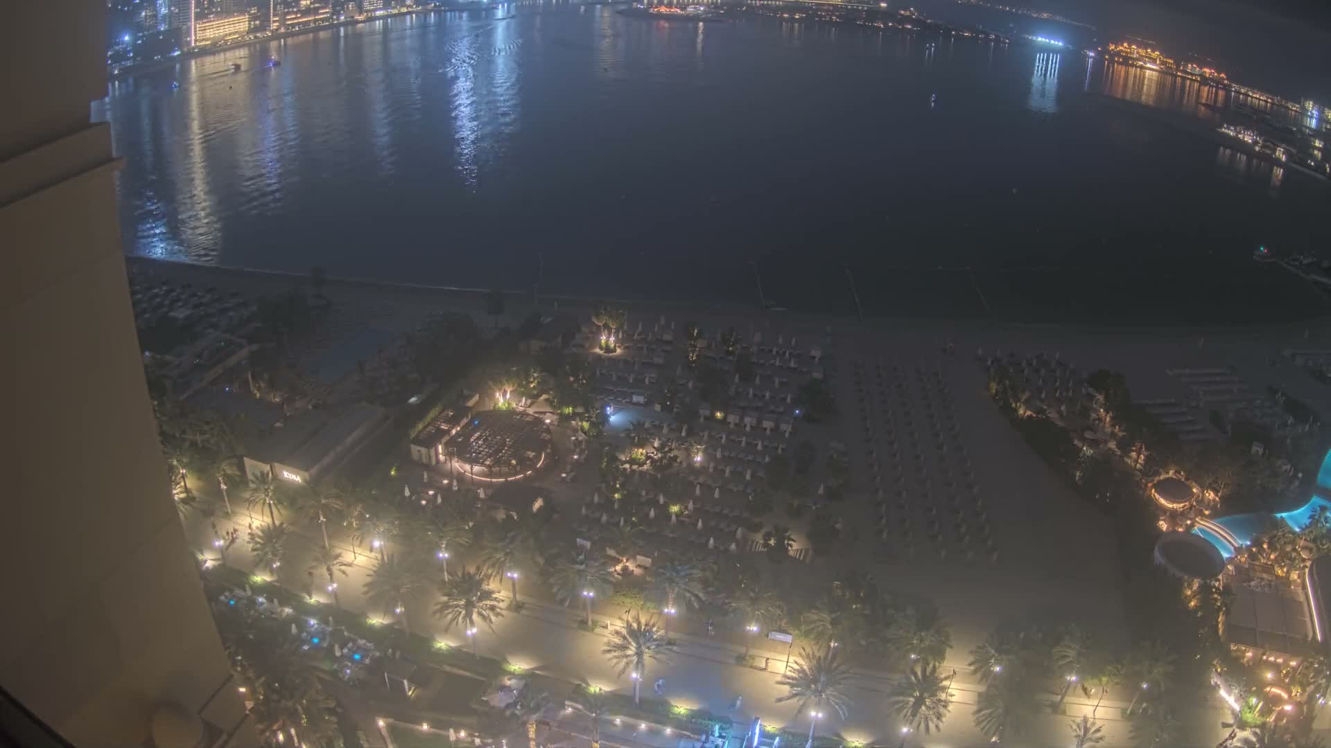 The Palm Jumeirah ( نخلة جميرا، شاطئ النخلة الغربي، دبي ) Palm West Beach, Dubai Live Cam -  The Palm Jumeirah, Dubai, United Arab Emirates