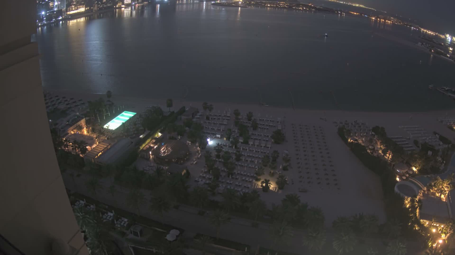 The Palm Jumeirah ( نخلة جميرا، شاطئ النخلة الغربي، دبي ) Palm West Beach, Dubai Live Cam -  The Palm Jumeirah, Dubai, United Arab Emirates