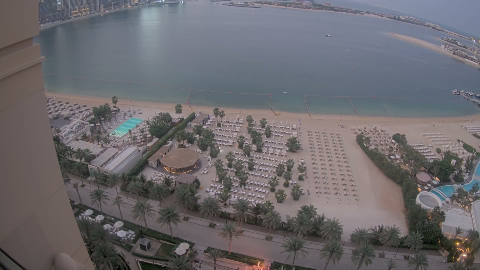 The Palm Jumeirah ( نخلة جميرا، شاطئ النخلة الغربي، دبي ) Palm West Beach, Dubai Live Cam -  The Palm Jumeirah, Dubai, United Arab Emirates