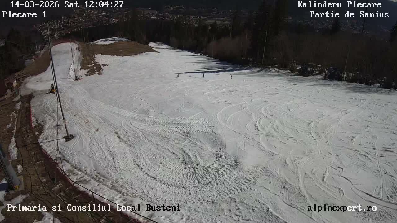 Prahova, Upper Pârtia de Săniuș Ski Slope & Busteni Skyline Live Cam - Buşteni, Prahova, Romania