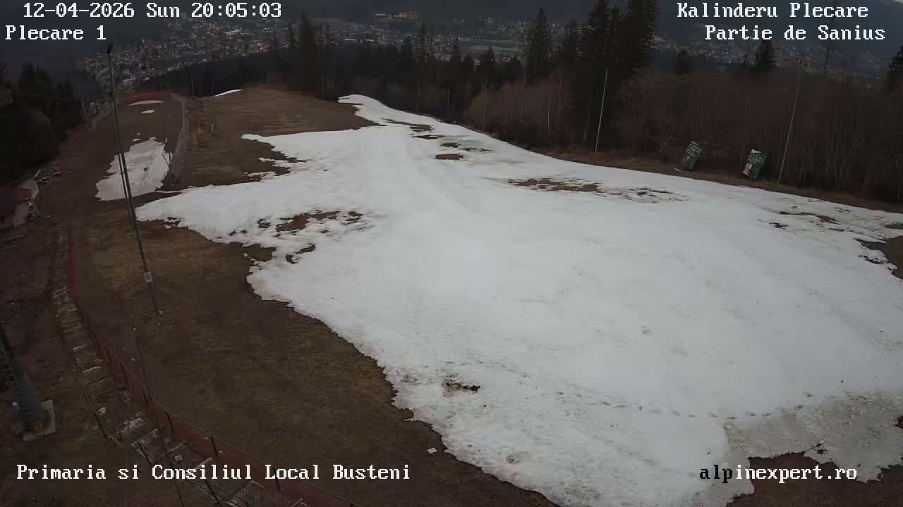 Prahova, Upper Pârtia de Săniuș Ski Slope & Busteni Skyline Live Cam - Buşteni, Prahova, Romania