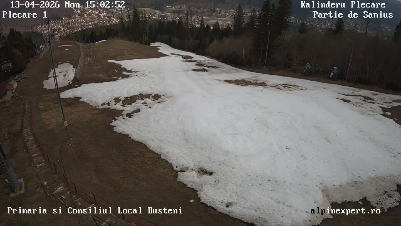 Prahova, Upper Pârtia de Săniuș Ski Slope & Busteni Skyline Live Cam - Buşteni, Prahova, Romania
