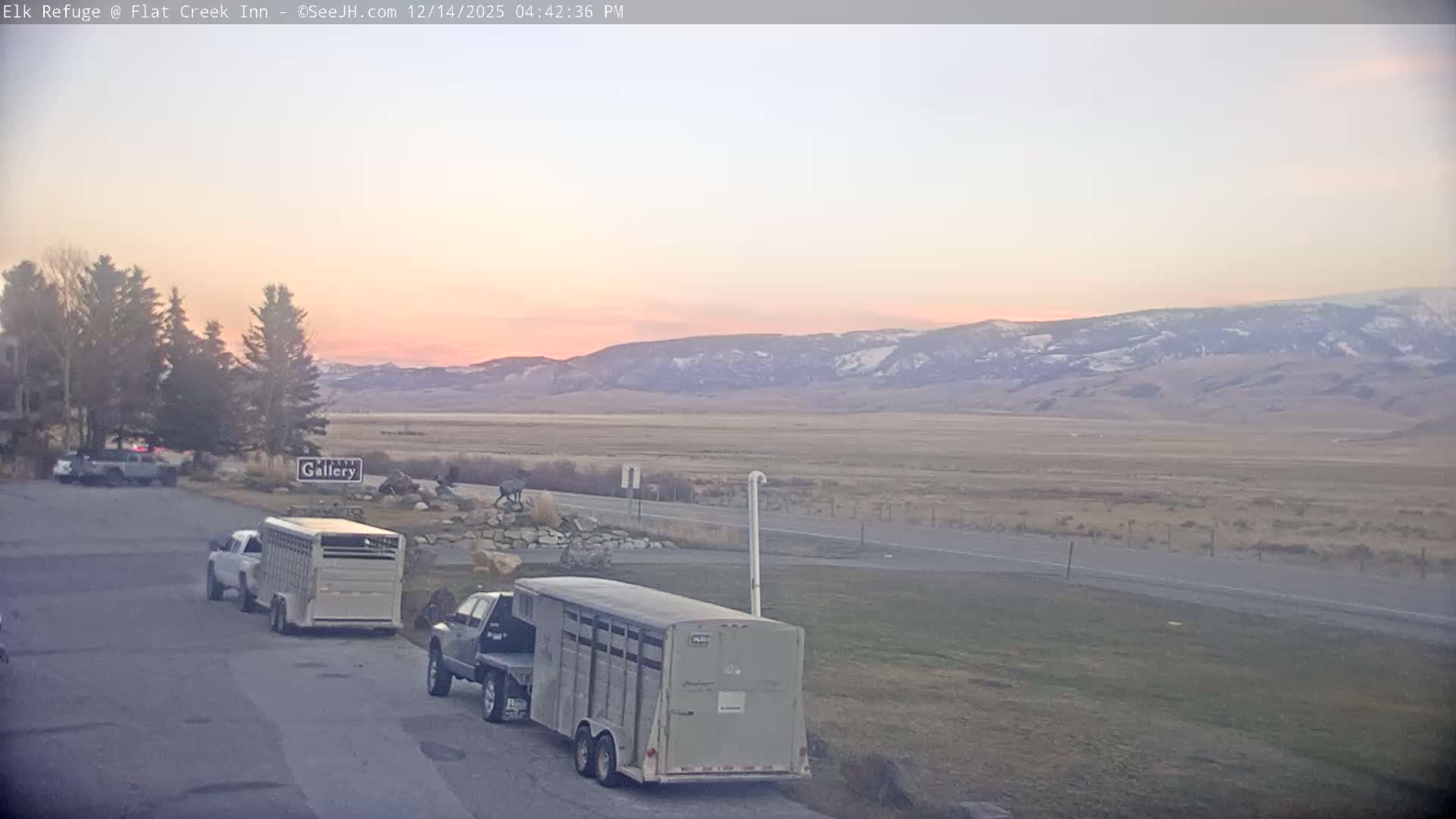 Jackson, Elk Refuge & Teton Mountains from Flat Creek Inn Live Cam - Jackson, Teton, Wyoming, USA