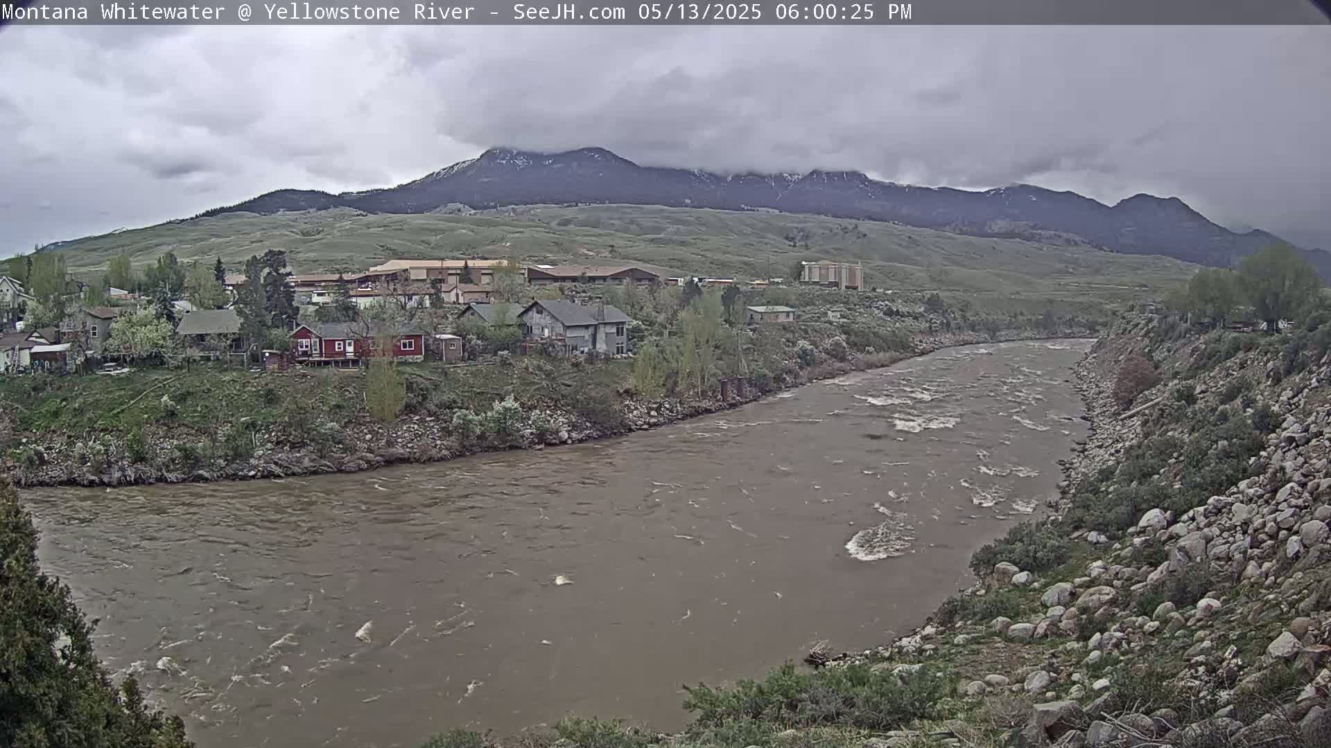 Gardiner Village & Yellowstone River  Live Cam - Gardnier, Park, Montana, USA