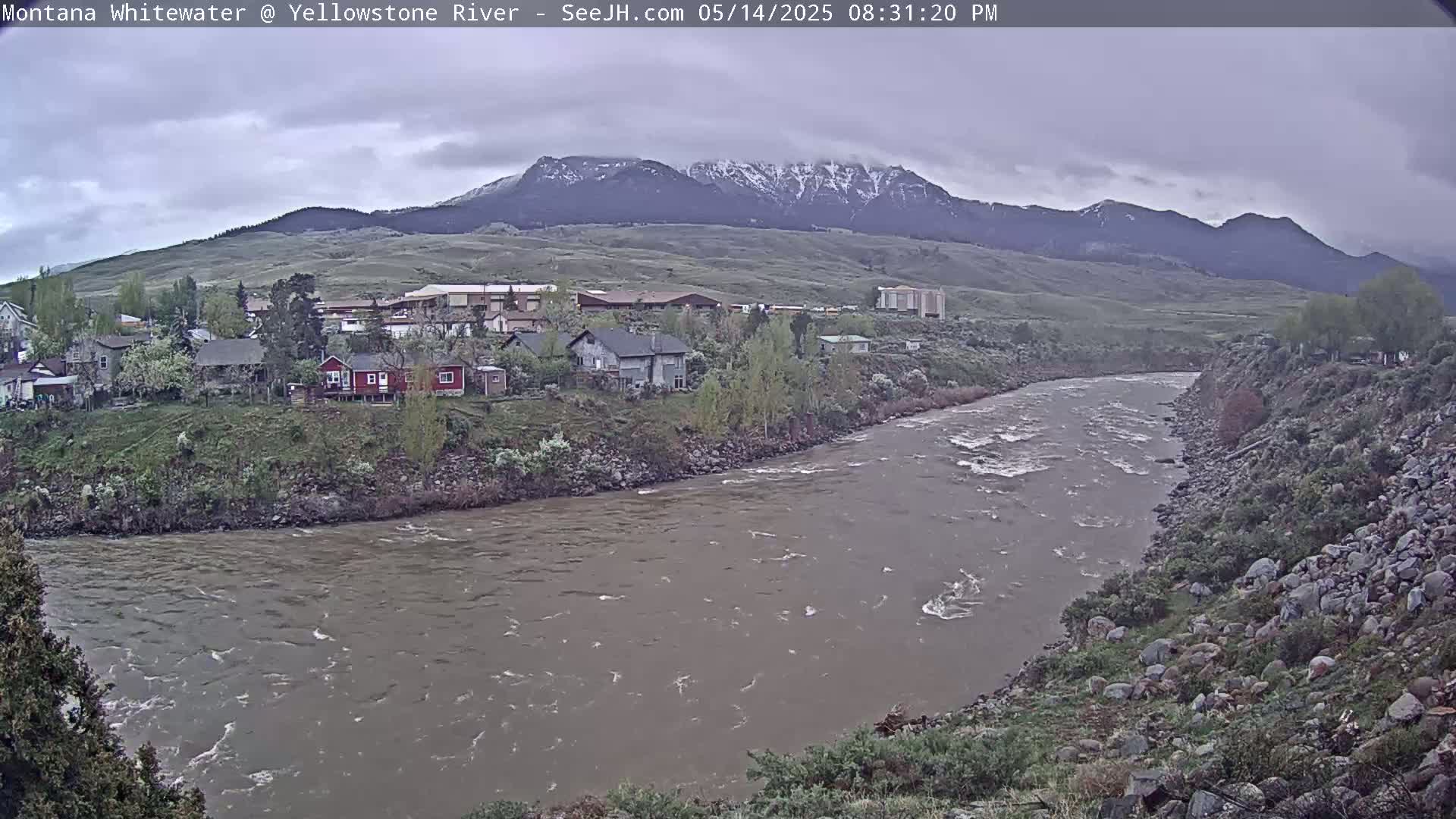 Gardiner Village & Yellowstone River  Live Cam - Gardnier, Park, Montana, USA