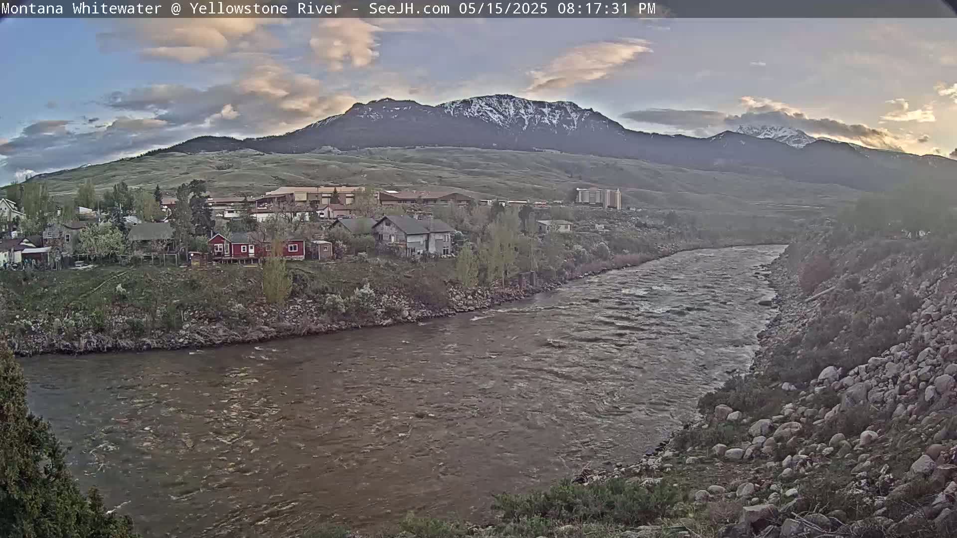 Gardiner Village & Yellowstone River  Live Cam - Gardnier, Park, Montana, USA