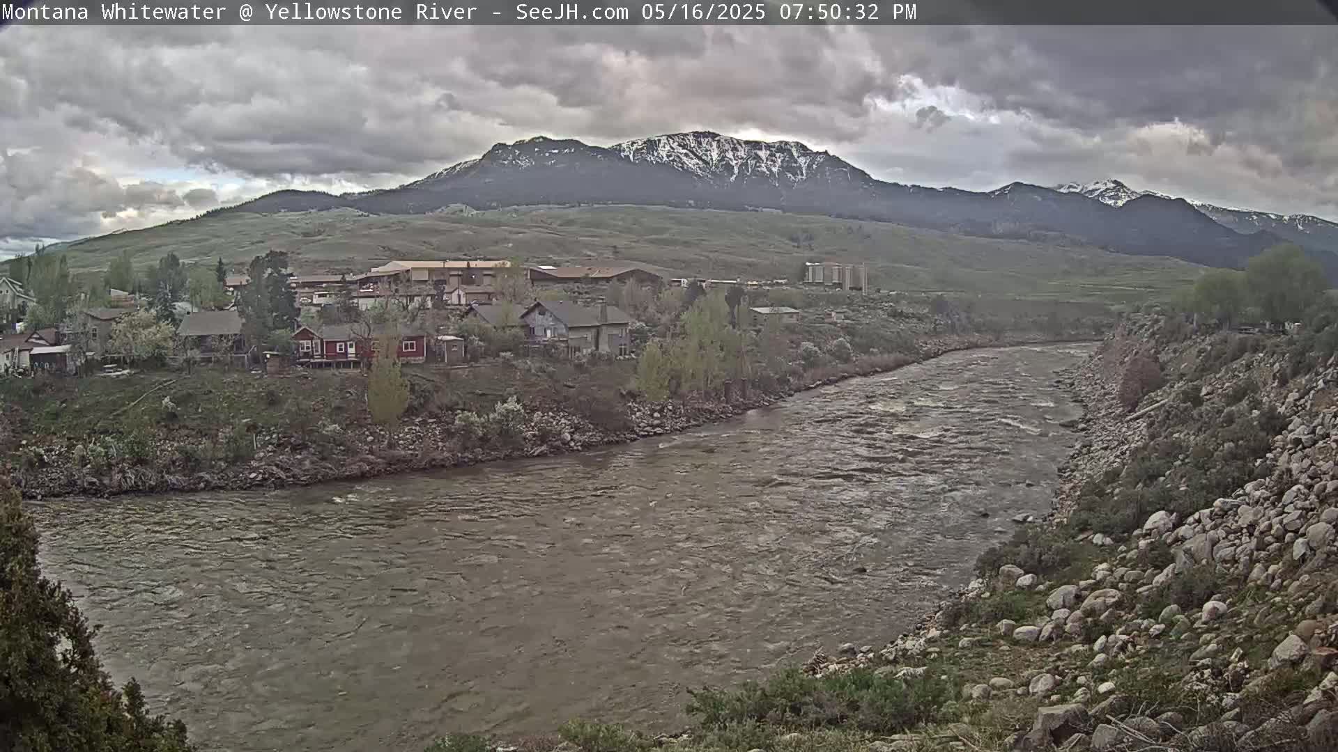 Gardiner Village & Yellowstone River  Live Cam - Gardnier, Park, Montana, USA