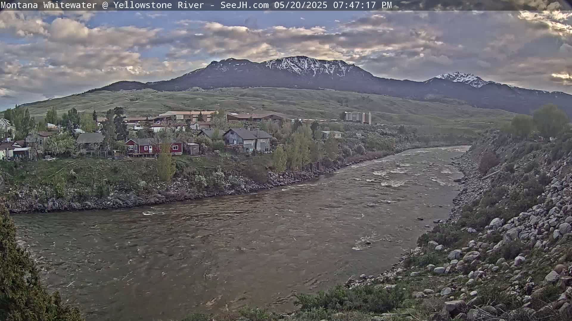 Gardiner Village & Yellowstone River  Live Cam - Gardnier, Park, Montana, USA