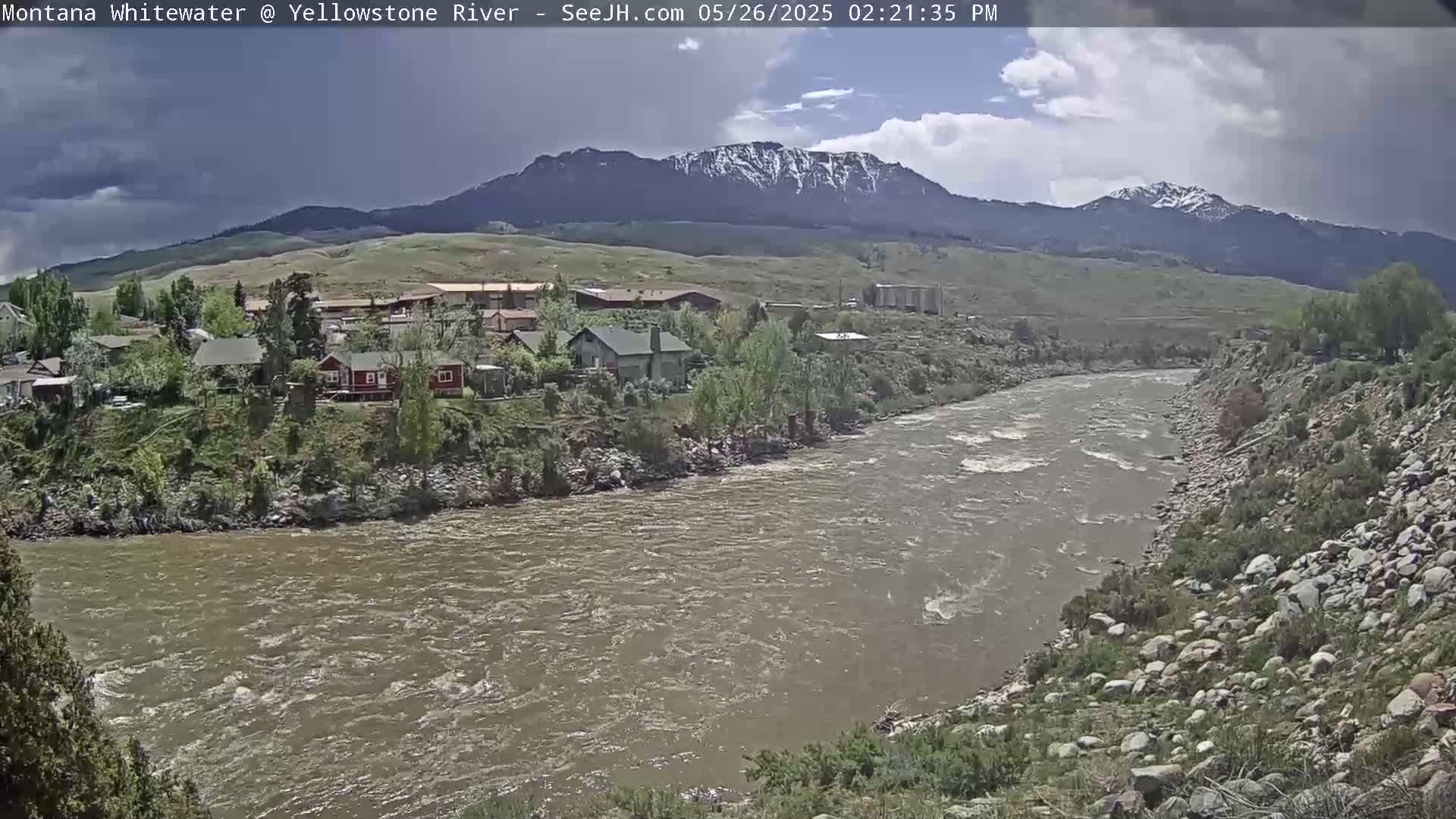 Gardiner Village & Yellowstone River  Live Cam - Gardnier, Park, Montana, USA