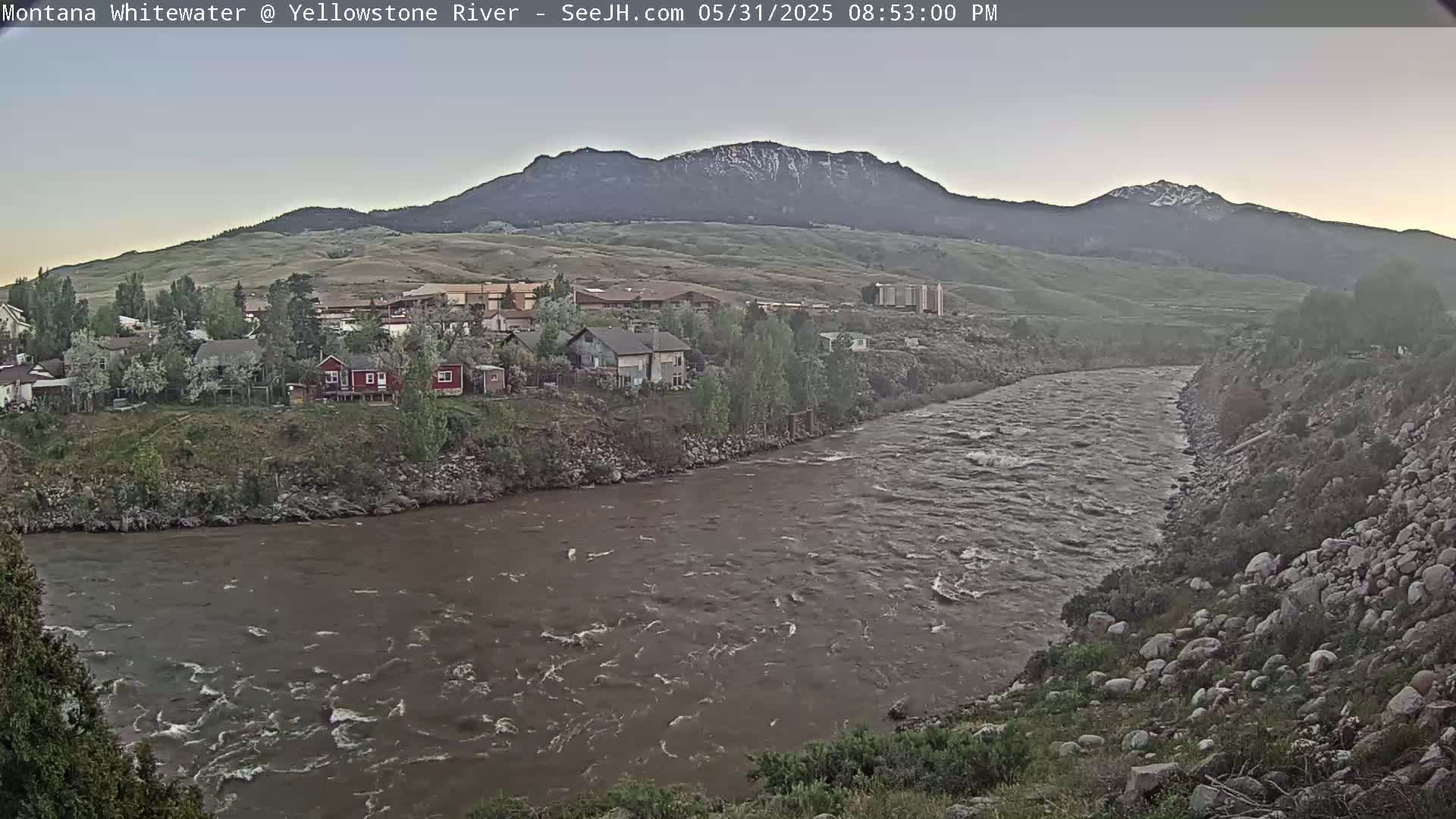 Gardiner Village & Yellowstone River  Live Cam - Gardnier, Park, Montana, USA
