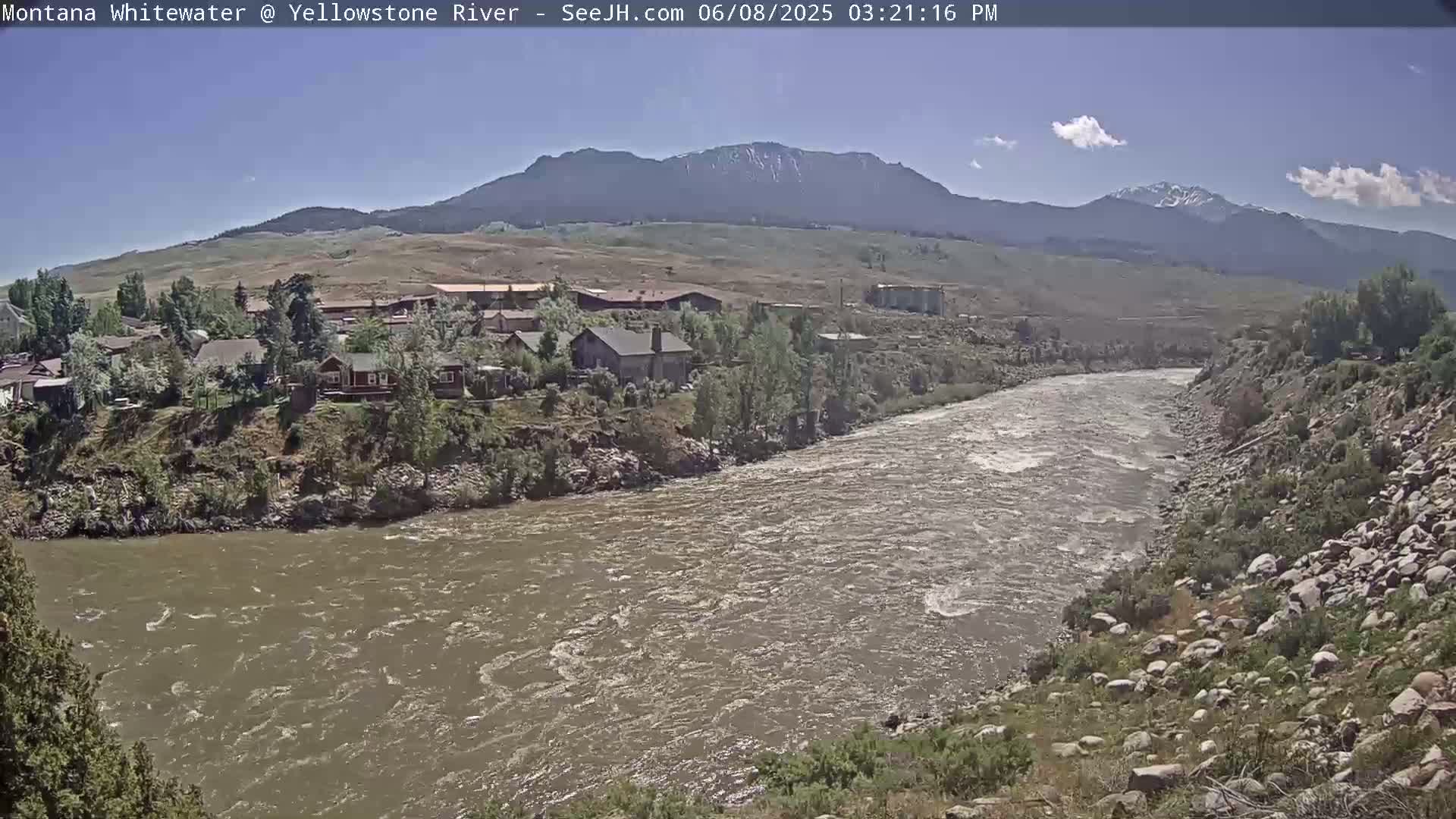 Gardiner Village & Yellowstone River  Live Cam - Gardnier, Park, Montana, USA