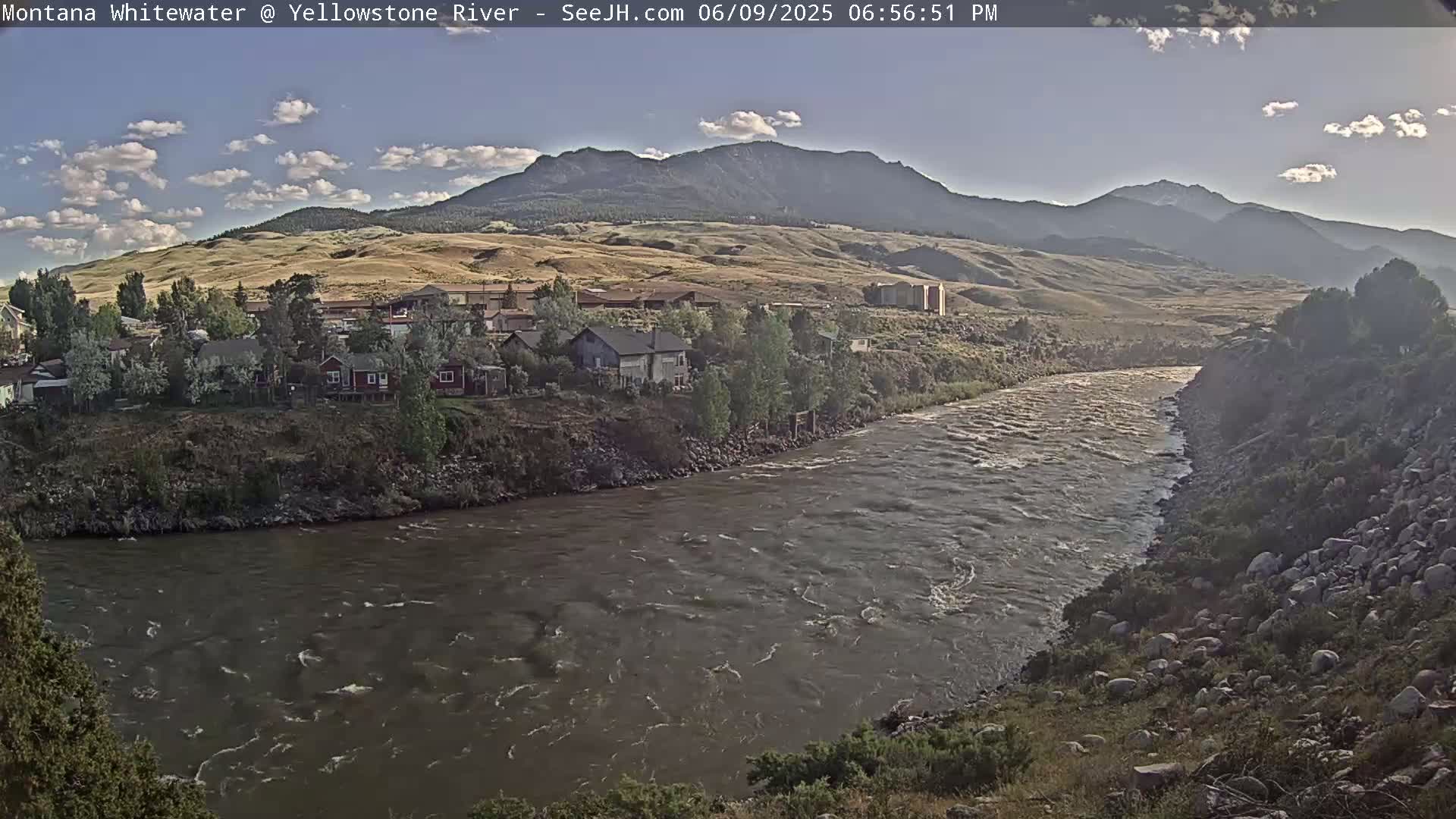 Gardiner Village & Yellowstone River  Live Cam - Gardnier, Park, Montana, USA