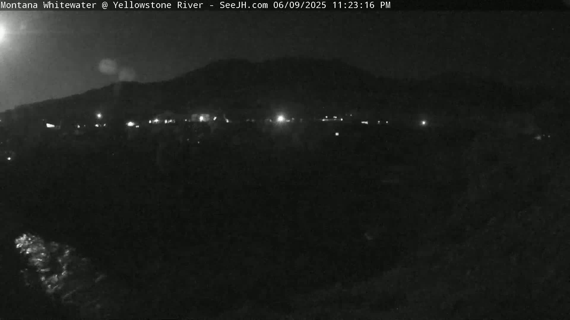 Gardiner Village & Yellowstone River  Live Cam - Gardnier, Park, Montana, USA
