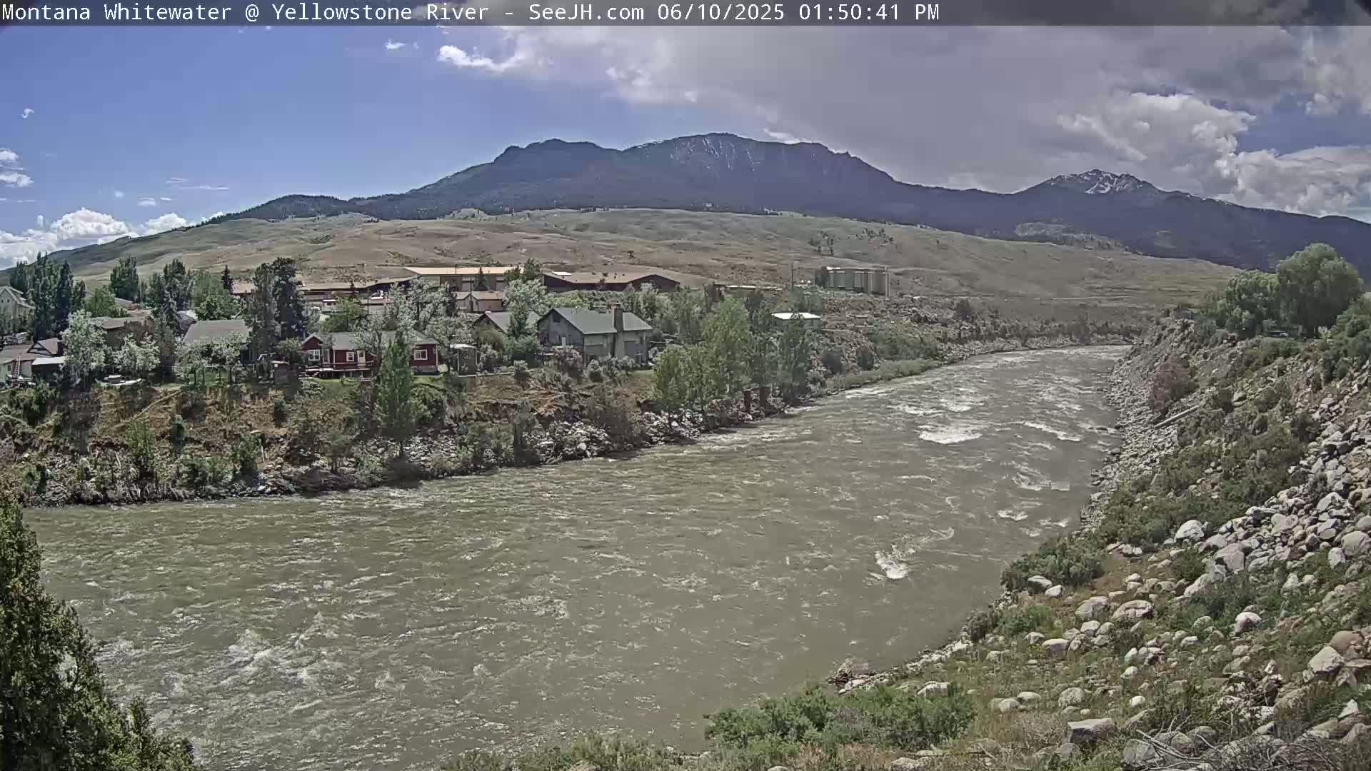 Gardiner Village & Yellowstone River  Live Cam - Gardnier, Park, Montana, USA