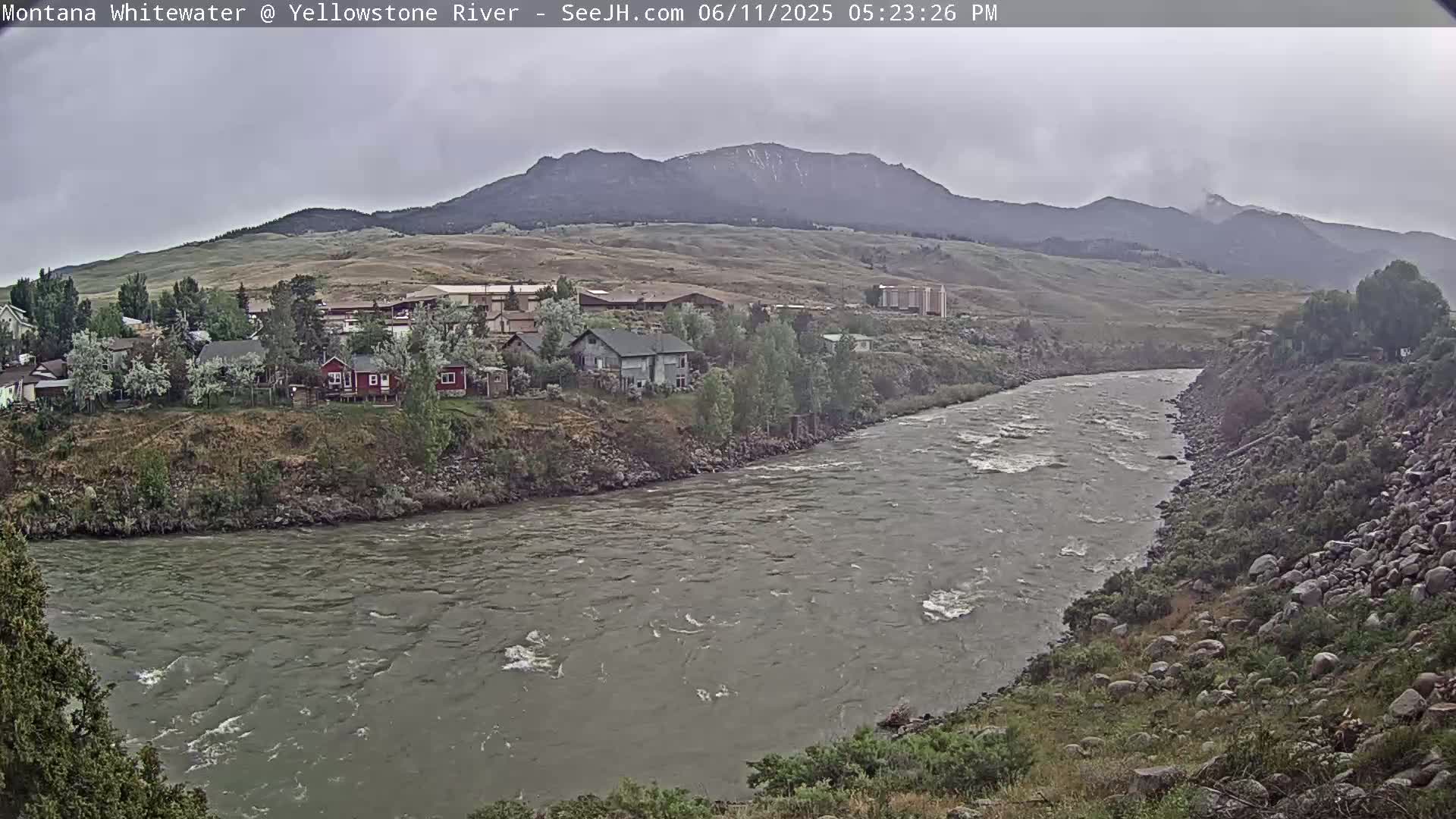 Gardiner Village & Yellowstone River  Live Cam - Gardnier, Park, Montana, USA