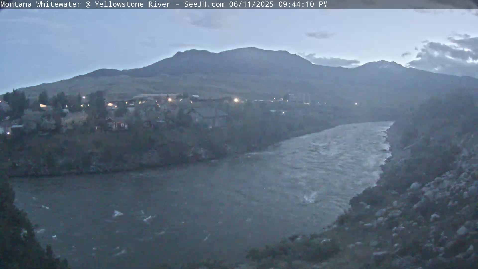Gardiner Village & Yellowstone River  Live Cam - Gardnier, Park, Montana, USA