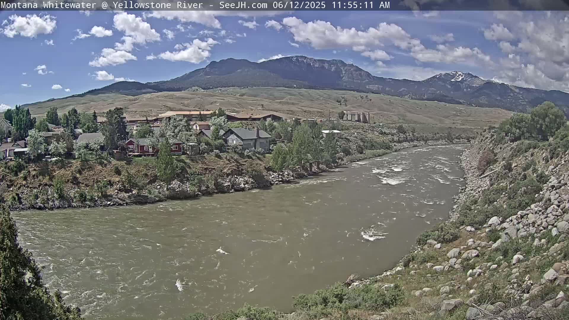 Gardiner Village & Yellowstone River  Live Cam - Gardnier, Park, Montana, USA