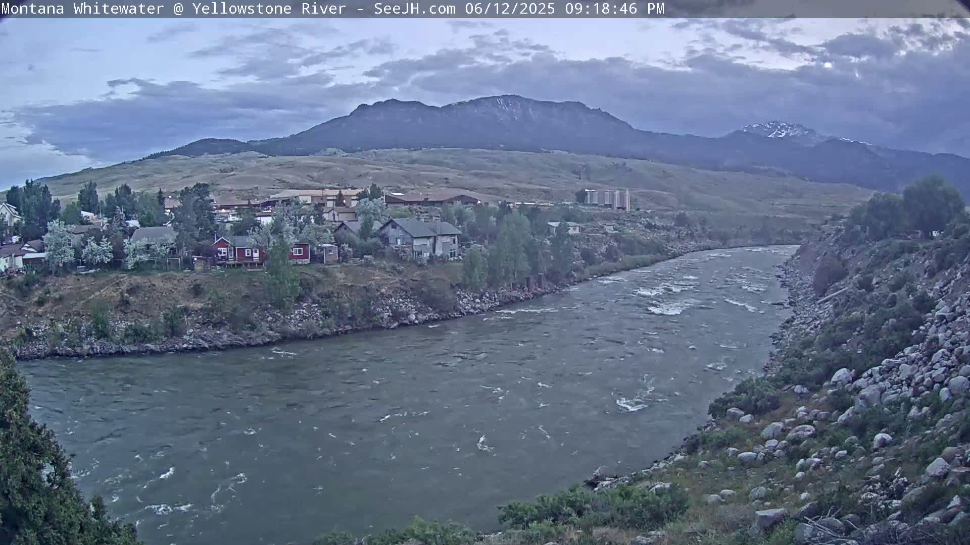 Gardiner Village & Yellowstone River  Live Cam - Gardnier, Park, Montana, USA